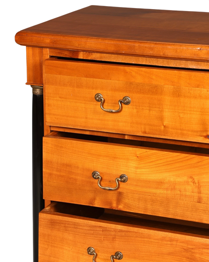 Hauptstadt Möblerei Kommode in H835 Finish mit drei Schubladen und antiken Messinggriffen aus hellem Holz