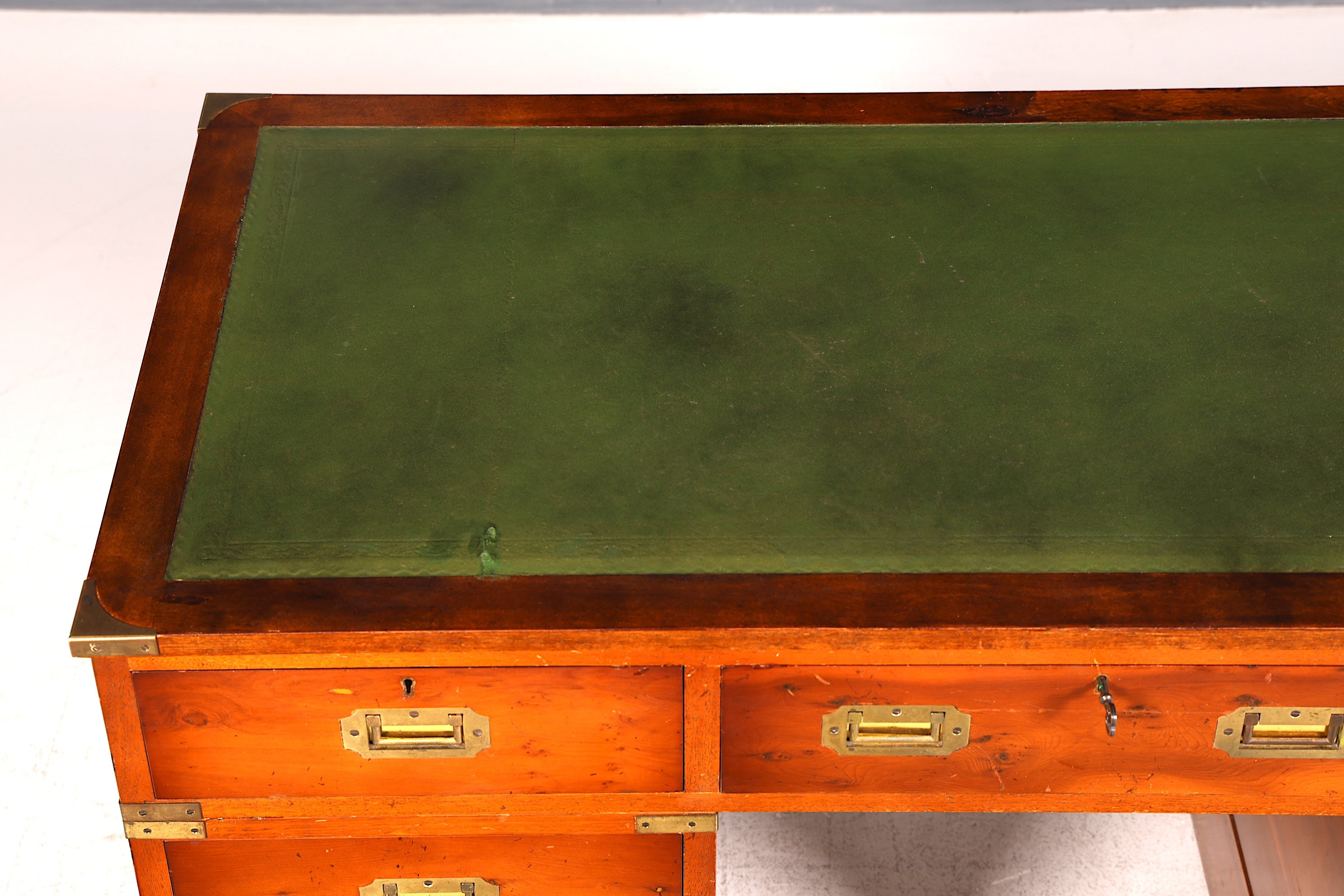 Edler Englischer Schreibtisch Military Chest Echt Lederauflage Bürotisch Office Table Maritim Antik Vintage
