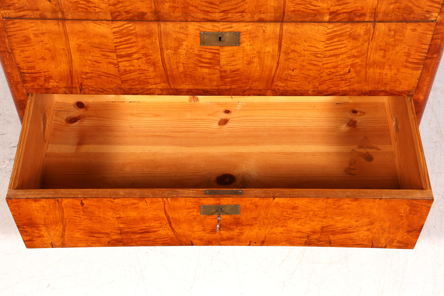 Belle commode ancienne de style Biedermeier Louis-Philippe, commode à linge