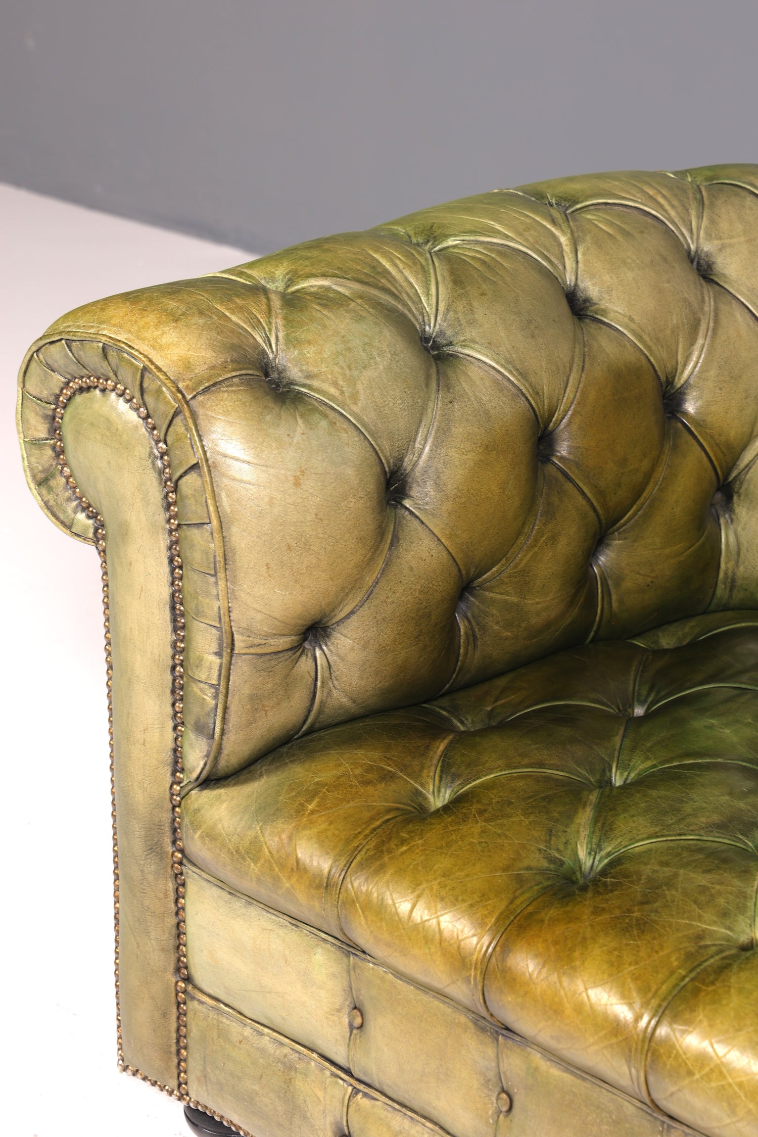 Magnifique canapé Chesterfield original 2 places, vert anglais, cuir véritable, canapé 2 places
