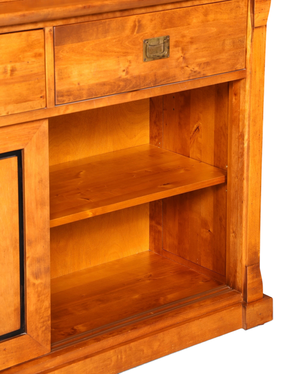 Hauptstadt Möblerei H804 Sideboard aus massivem Holz mit warmem Finish und Messinggriff an der Schublade