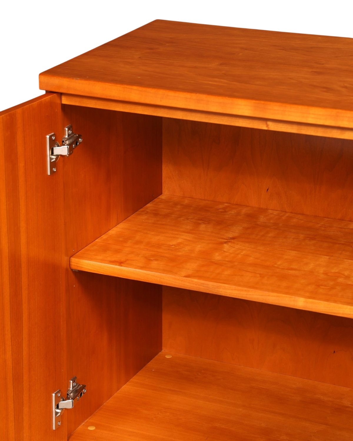 Hauptstadt Möblerei Schrank in H837 Finish aus warmem, rötlichem Holz mit offenem Fach und Metallscharnieren