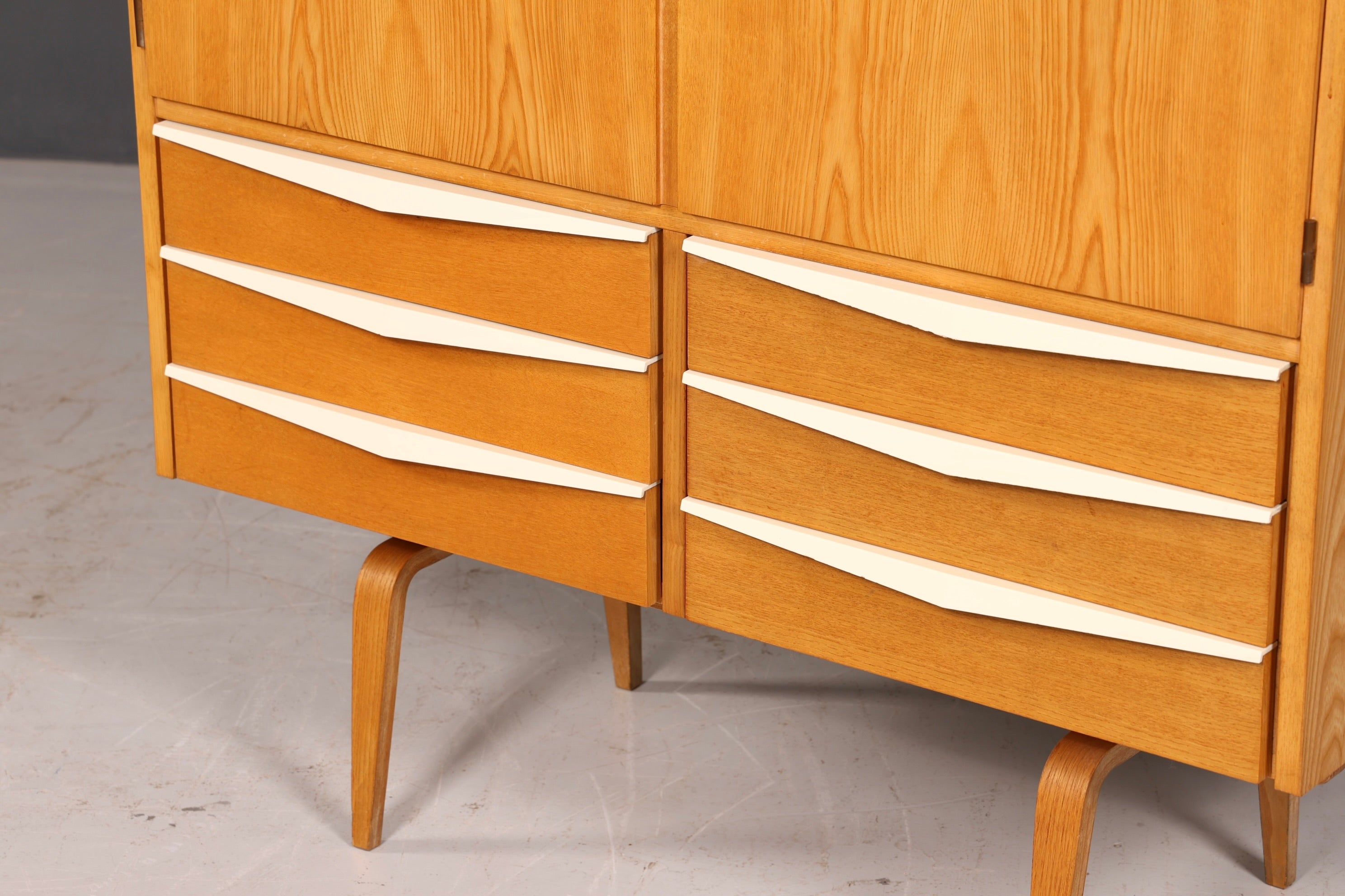 Wunderschöner Hellerau Schrank Modell 427 Mid Century Vintage Aktenschrank Highboard Vertiko Wäscheschrank