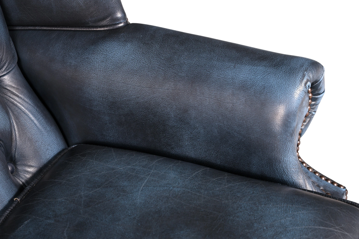 Hauptstadt Möblerei blaues Chesterfield 3-Sitzer Sofa aus Echtleder mit klassischer Knopfheftung und Ziernägeln
