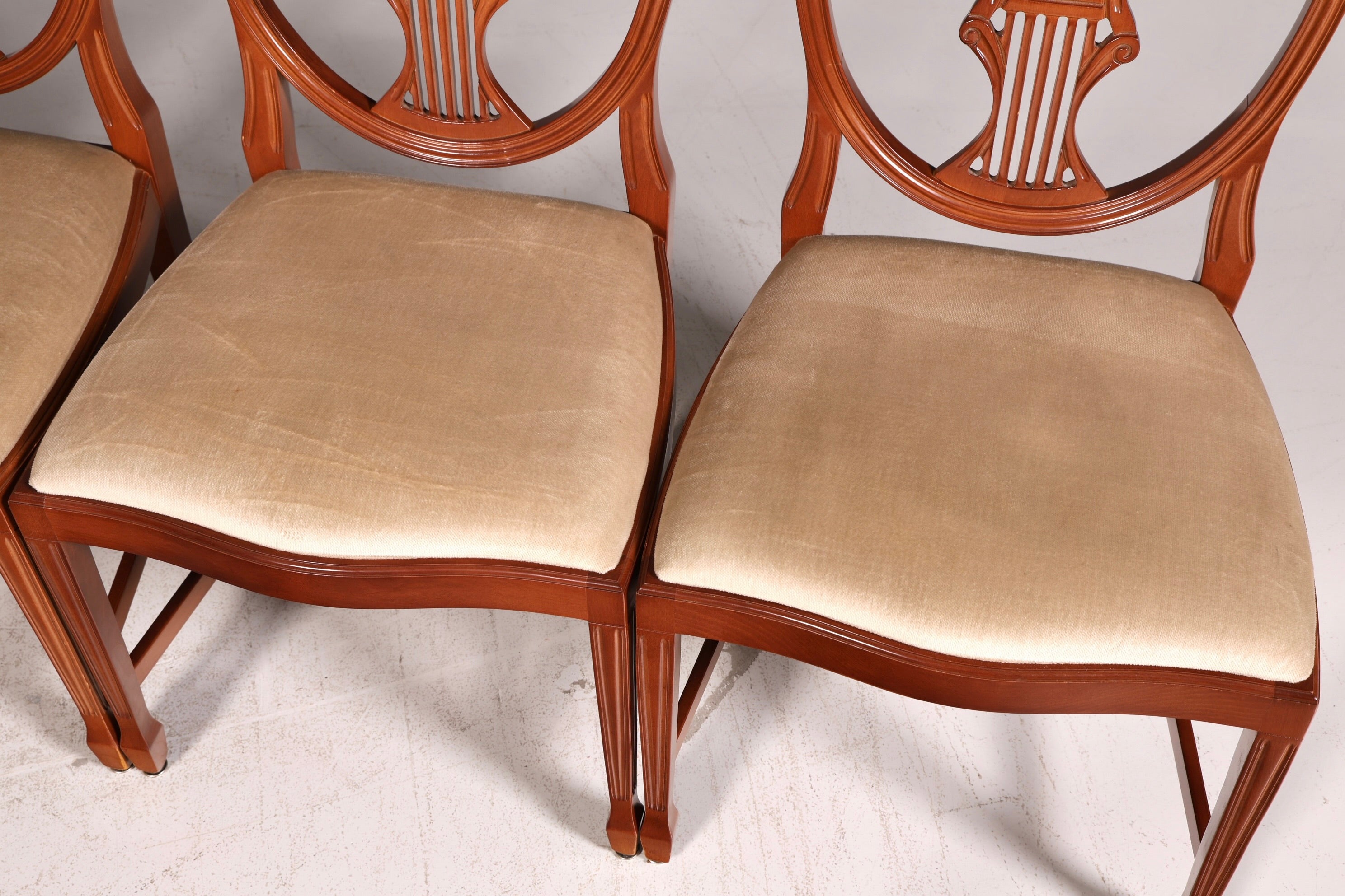 Ensemble élégant de 4 chaises anglaises style Hepplewhite, chaises de salle à manger anciennes, chaises de cuisine, ensemble de chaises vintage  