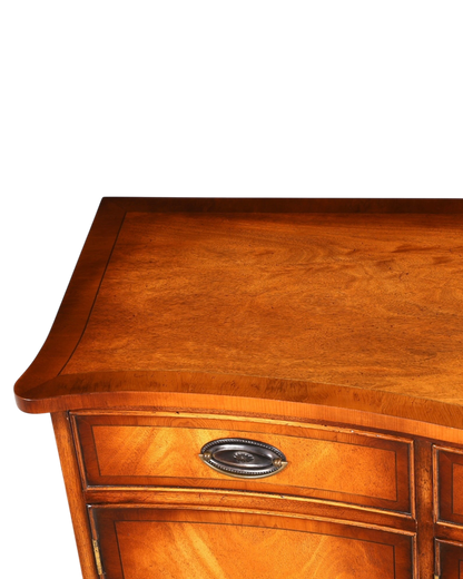 Hauptstadt Möblerei Bevan Funnell Reprodux Sideboard aus massivem Echtholz mit eleganter Maserung und Messingbeschlag