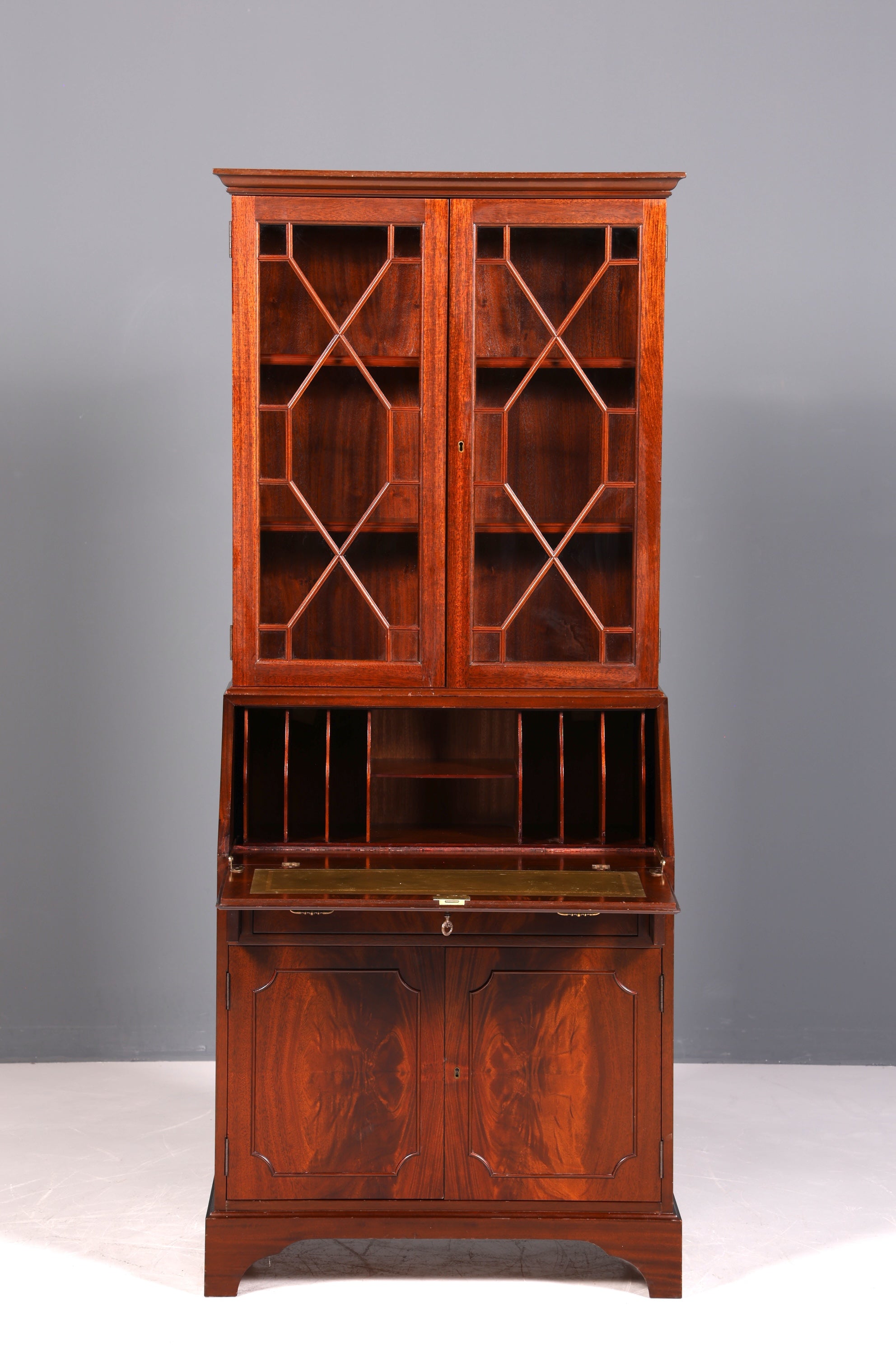 Magnifique secrétaire anglais, vitrine ancienne en acajou des années 1960, Royaume-Uni