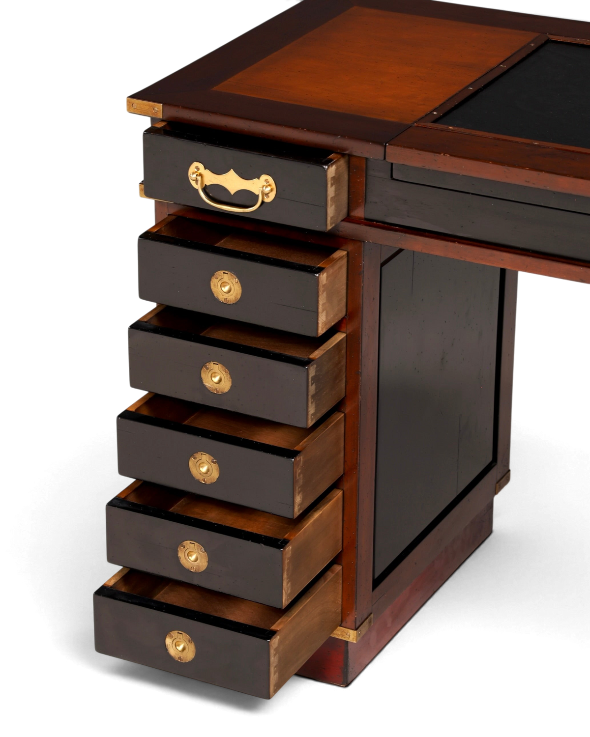 Hauptstadt Möblerei maritimer Schreibtisch im Military Chest Stil aus Holz mit Messingbeschlägen und Lederauflage