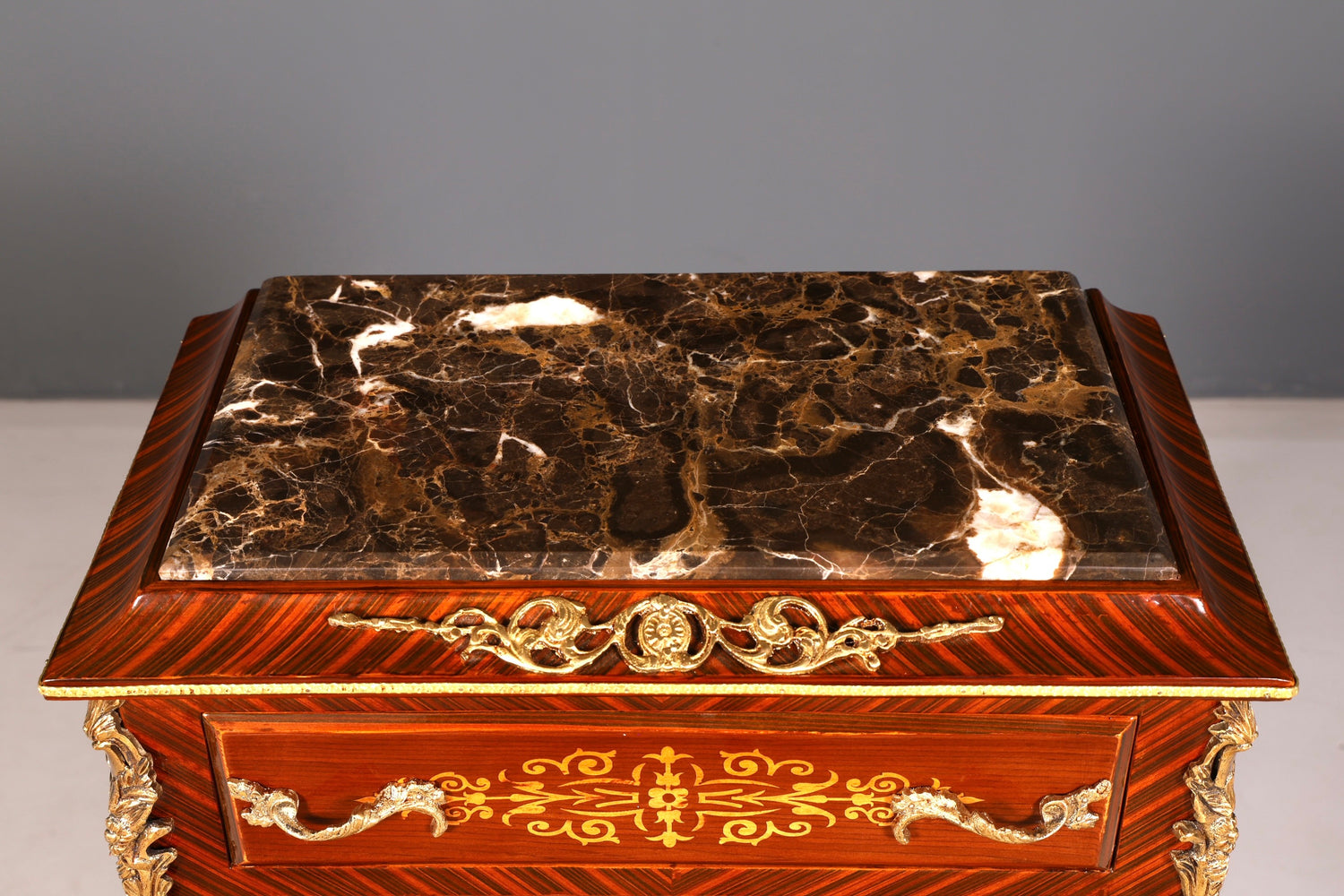 Magnifique buffet haut de style baroque Louis XV, marbre, vertiko, commode marquetée