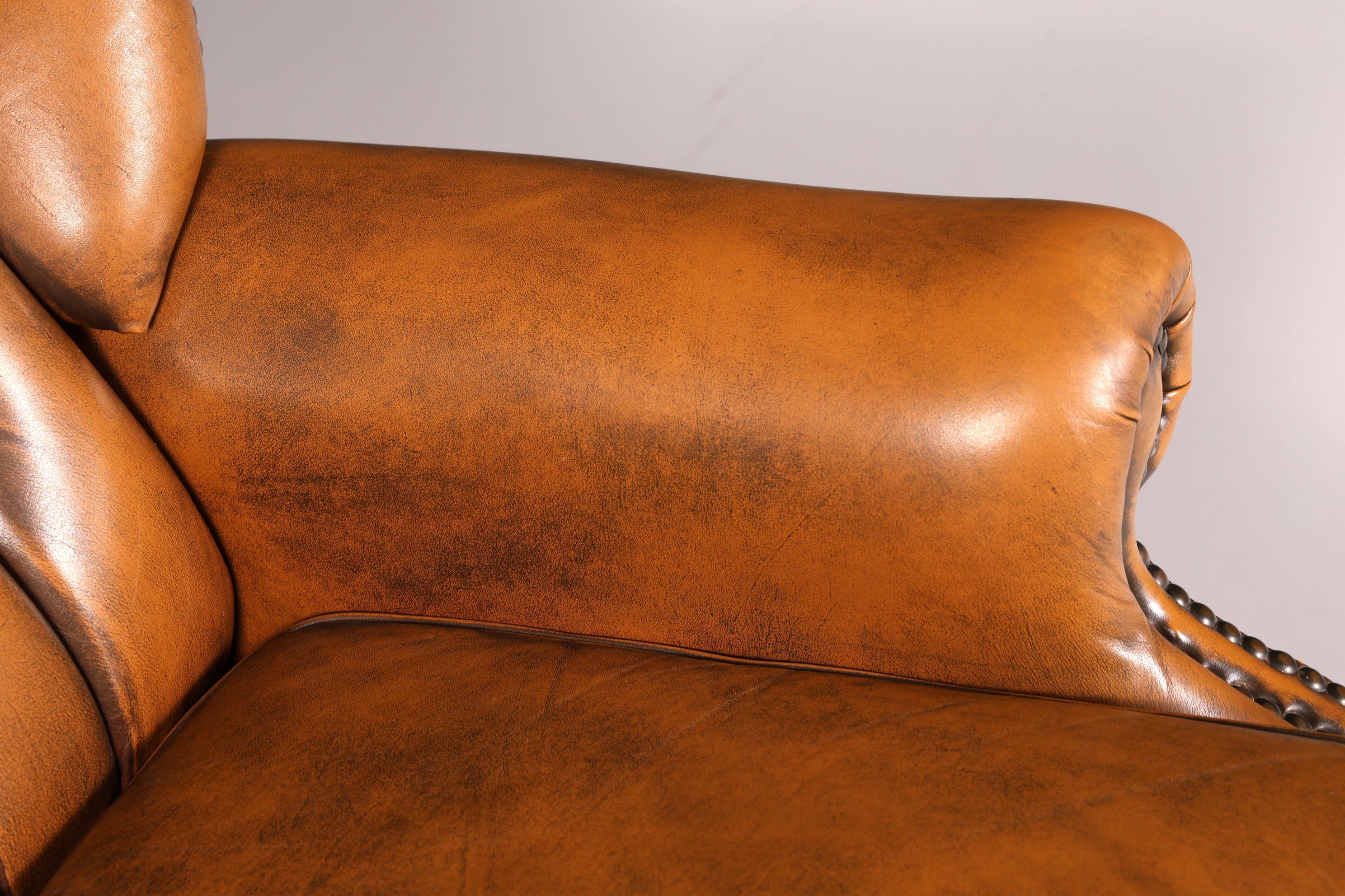 Fauteuil à oreilles Chesterfield original en cuir véritable, fauteuil club anglais en cuir, fauteuil inclinable en cuir souple, style antique vintage