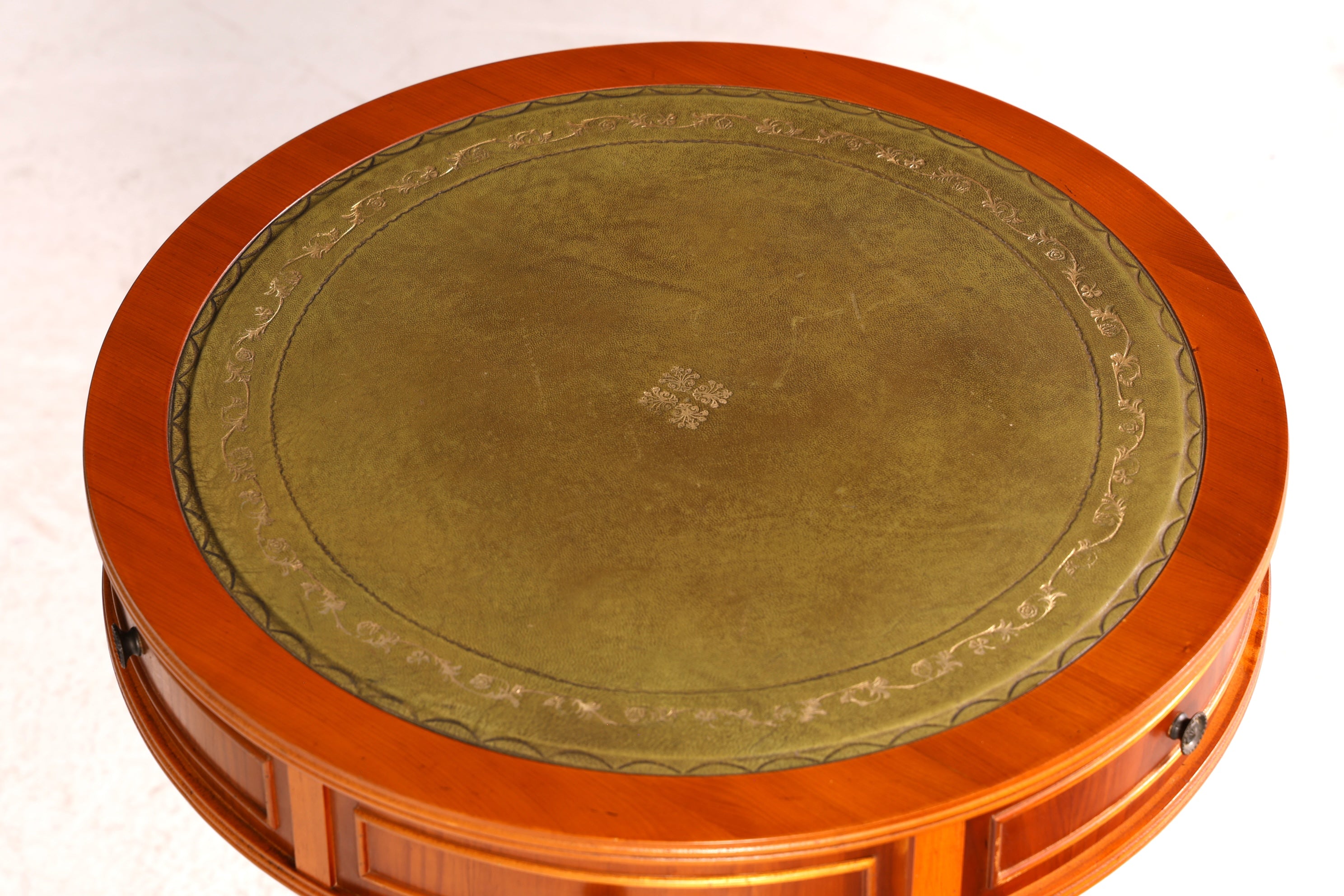 G049 Finish Traumhafter Englischer Tisch Couchtisch Englisch Antik Stil Ablagetisch Regency Stil Beistelltisch