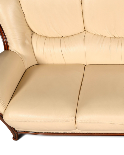 Hauptstadt Möblerei H898 Sofa in Creme mit hochwertigem Lederbezug und eleganten Holzdetails