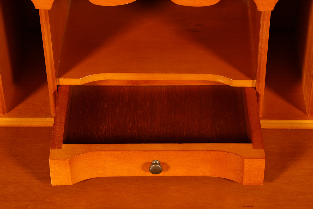 Secrétaire anglais élégant original Heldense, secrétaire à poser en if, vitrine antique des années 60, armoire de bureau UK