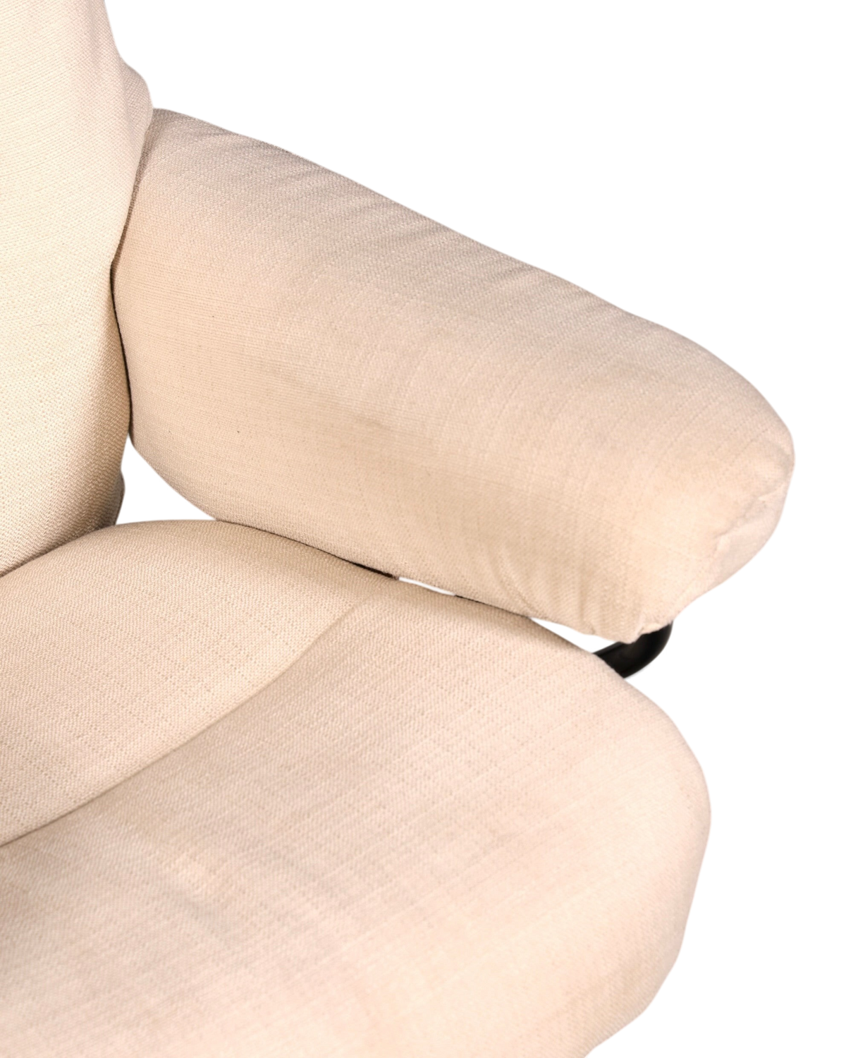 Hauptstadt Möblerei H843 Sessel in Beige mit weichem Stoffbezug und schwarzem Metallgestell