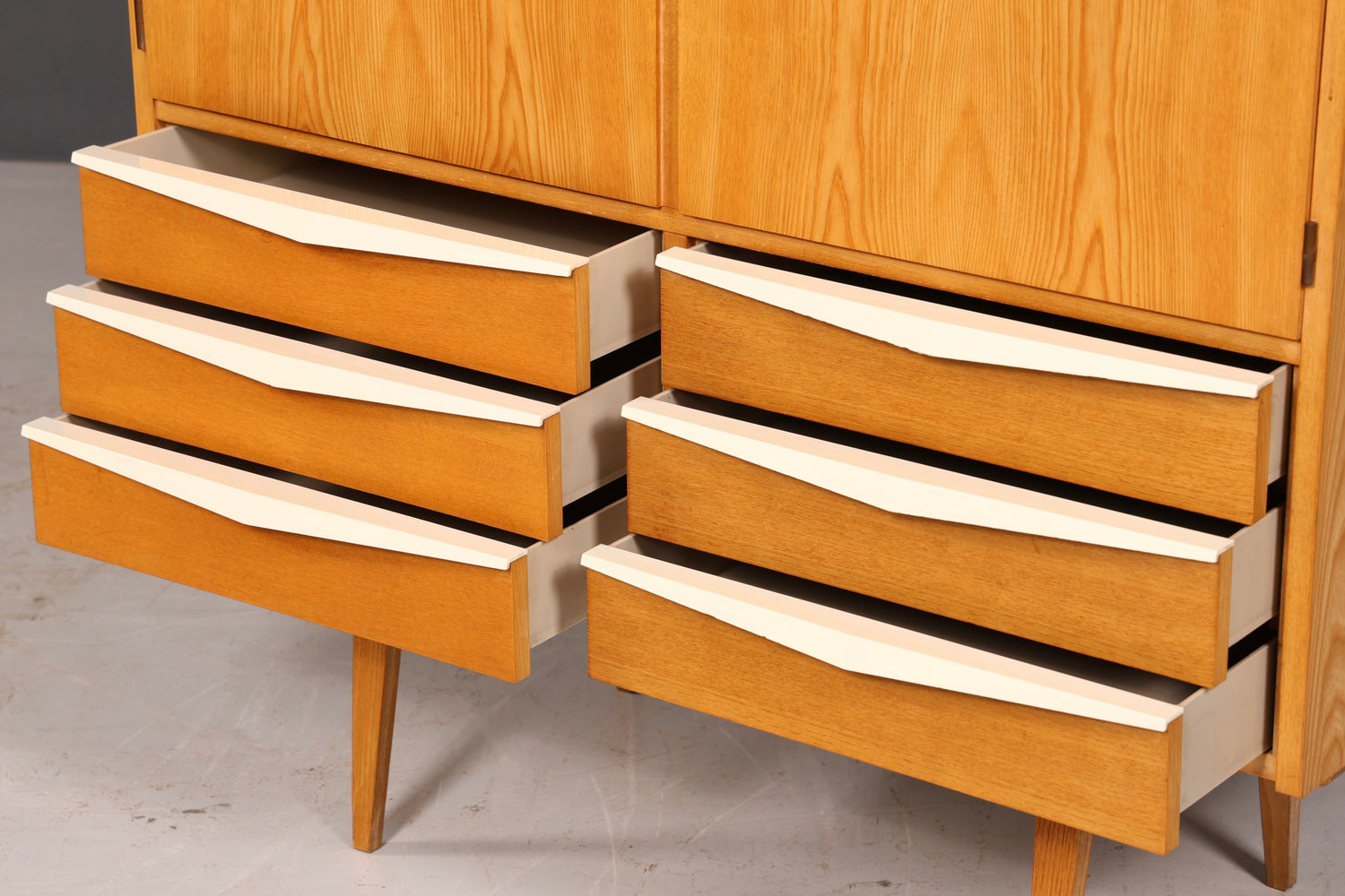 Wunderschöner Hellerau Schrank Modell 427 Mid Century Vintage Aktenschrank Highboard Vertiko Wäscheschrank