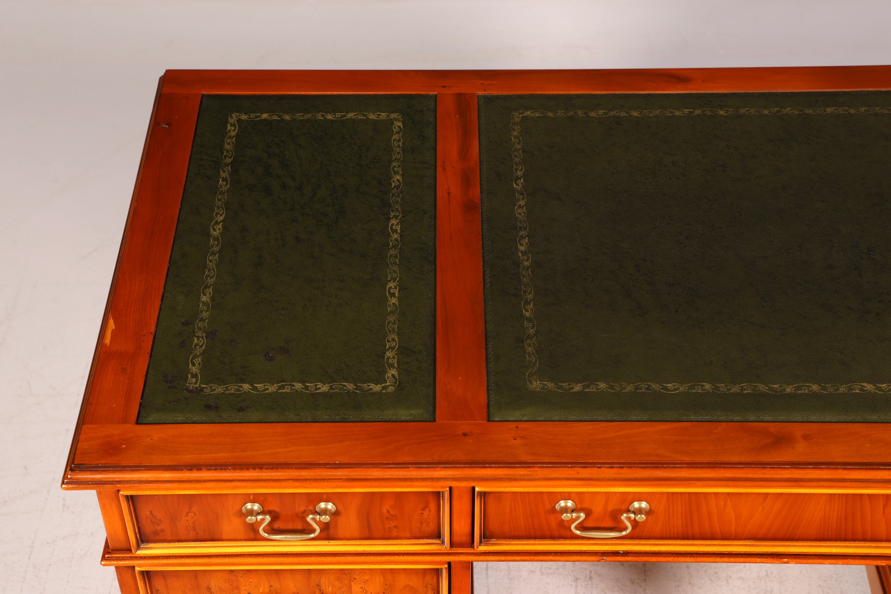 Beautiful English Desk Yew Genuine Leather Top Antique Style Office Desk Executive Desk