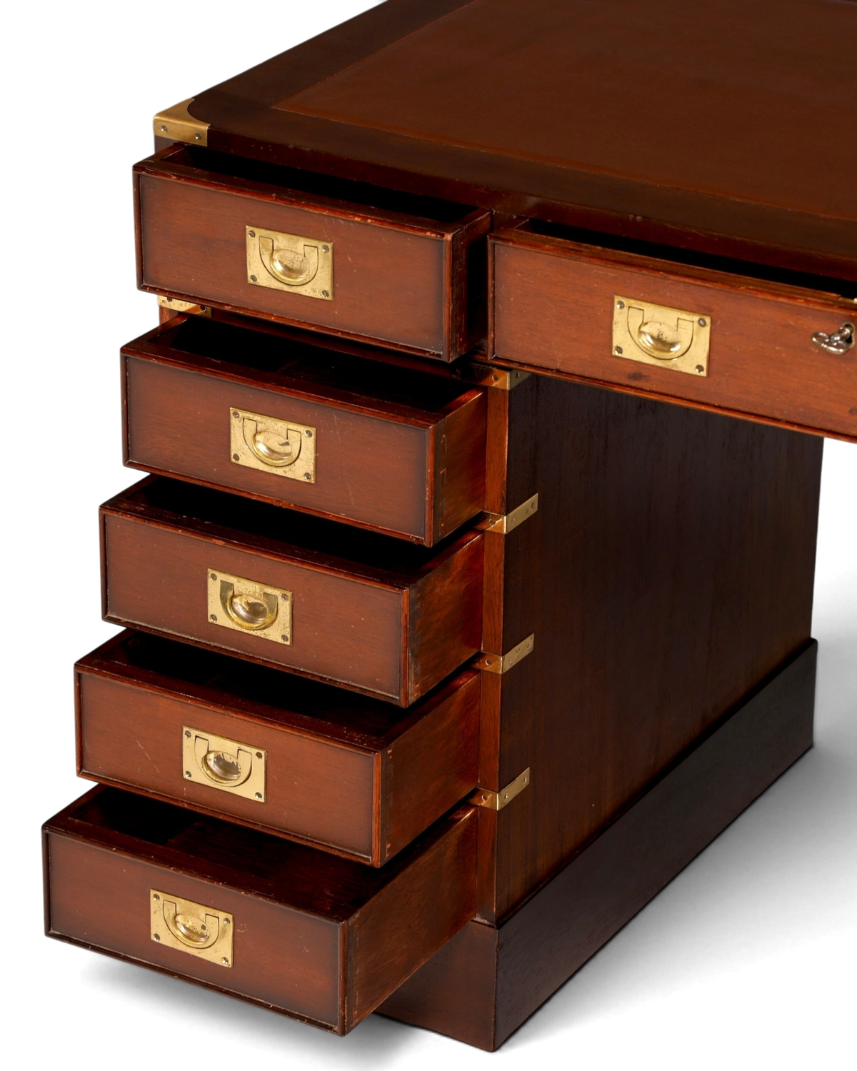Hauptstadt Möblerei maritimer Military Chest Schreibtisch aus Holz mit Messingbeschlägen und brauner Lederauflage