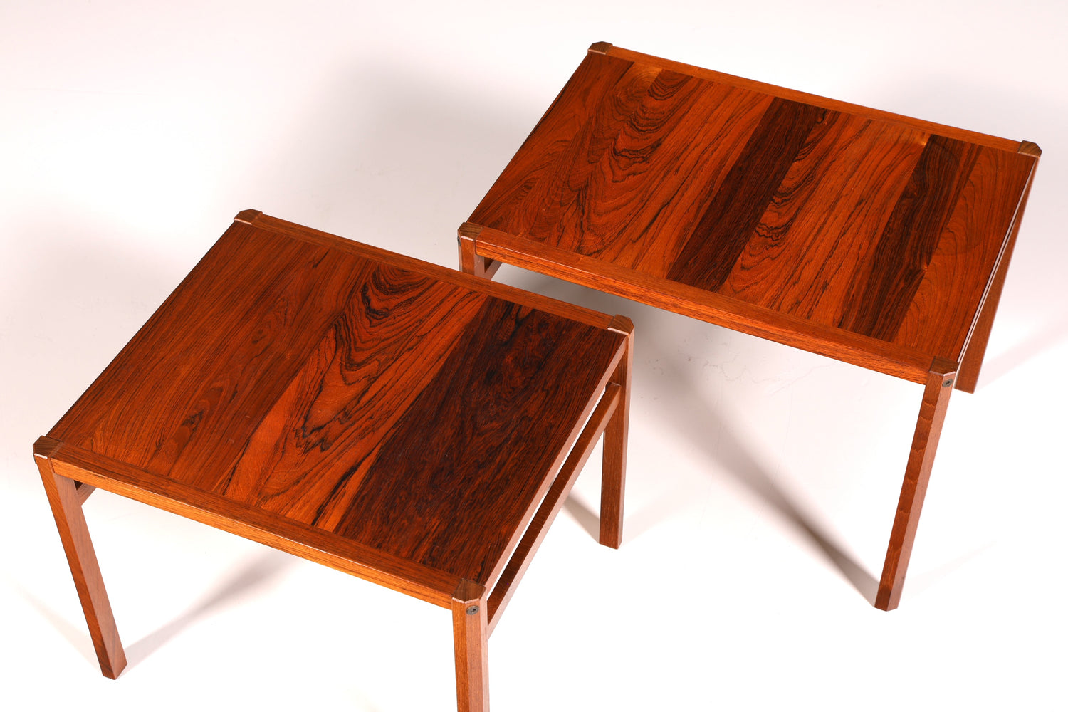 Ensemble de tables d’appoint Filigranes Mid-Century, 2 pièces : table basse, table de rangement et tables gigognes vintage