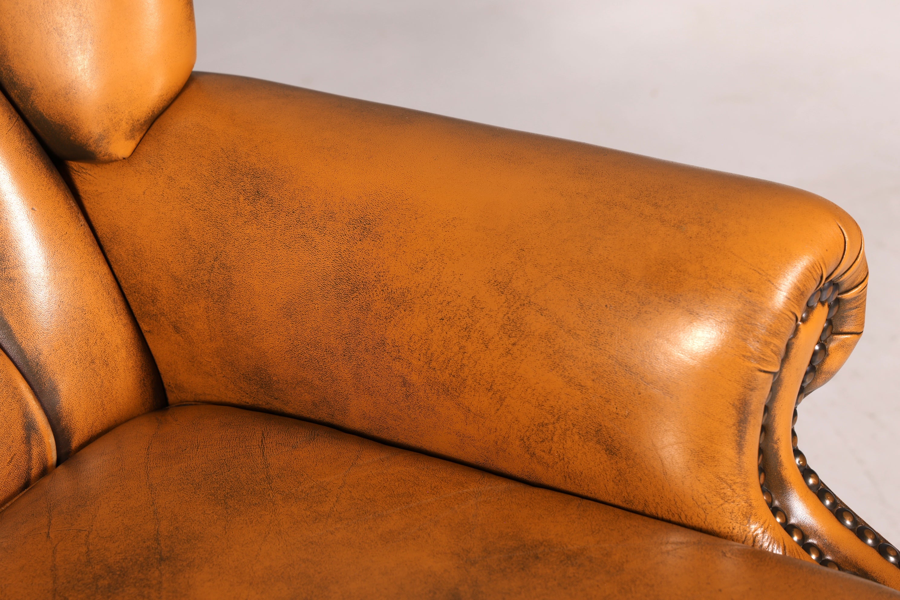 Magnifique fauteuil à oreilles Chesterfield original en cuir véritable anglais, fauteuil de maître, fauteuil relax inclinable, vintage