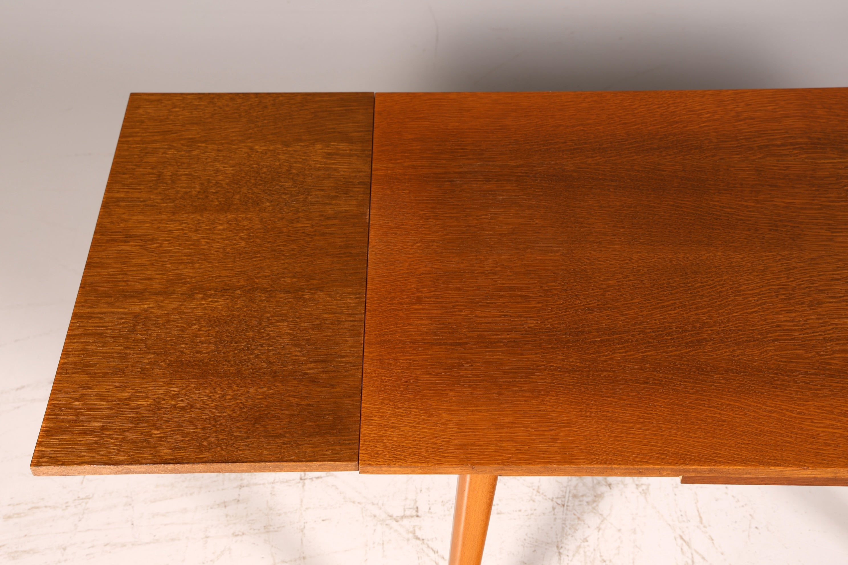 Magnifique table de cuisine du milieu du siècle, table vintage extensible et réglable en hauteur, table à manger en bois des années 60