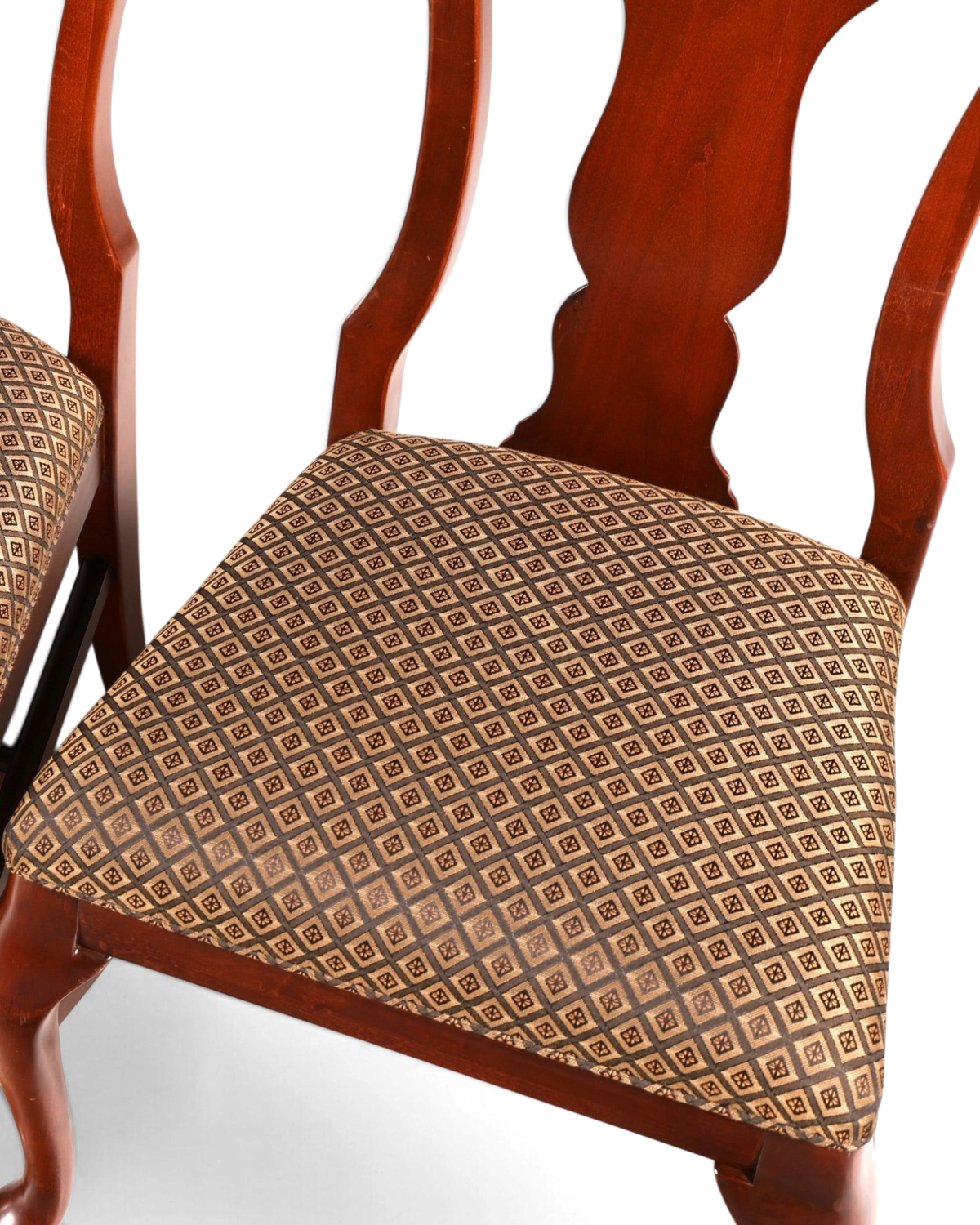 Hauptstadt Möblerei Drexel Heritage Chippendale Stuhl aus dunklem Holz mit gemustertem Stoffbezug im Esszimmer