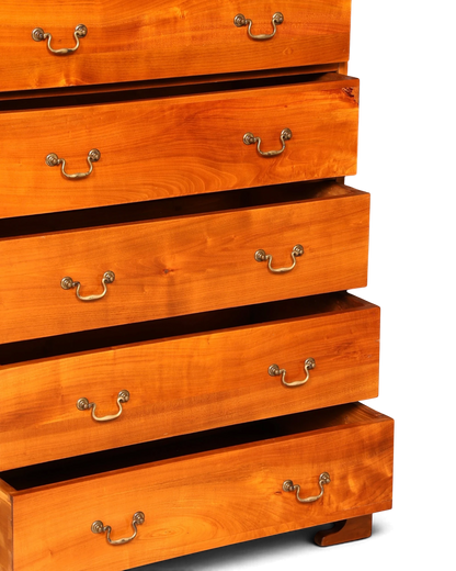 Hauptstadt Möblerei Kommode in H835 Finish mit fünf Schubladen und antiken Messinggriffen aus massivem Holz