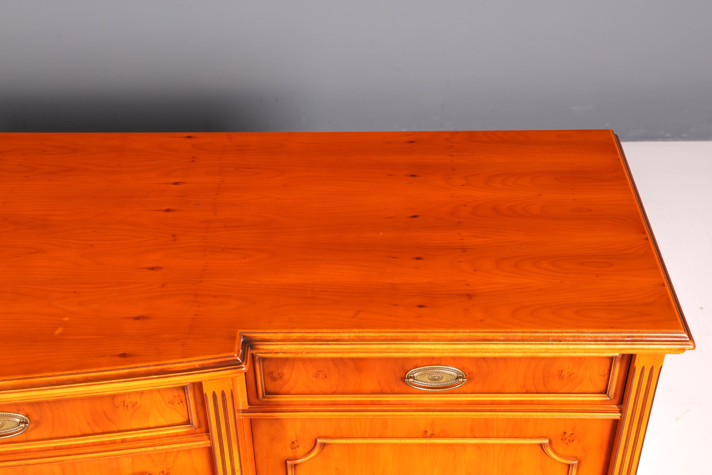 G214 Finish cm Wunderschönes Englisches Sideboard Eibe Schrank Antik Stil Buffetschrank Kommode (Kopie)