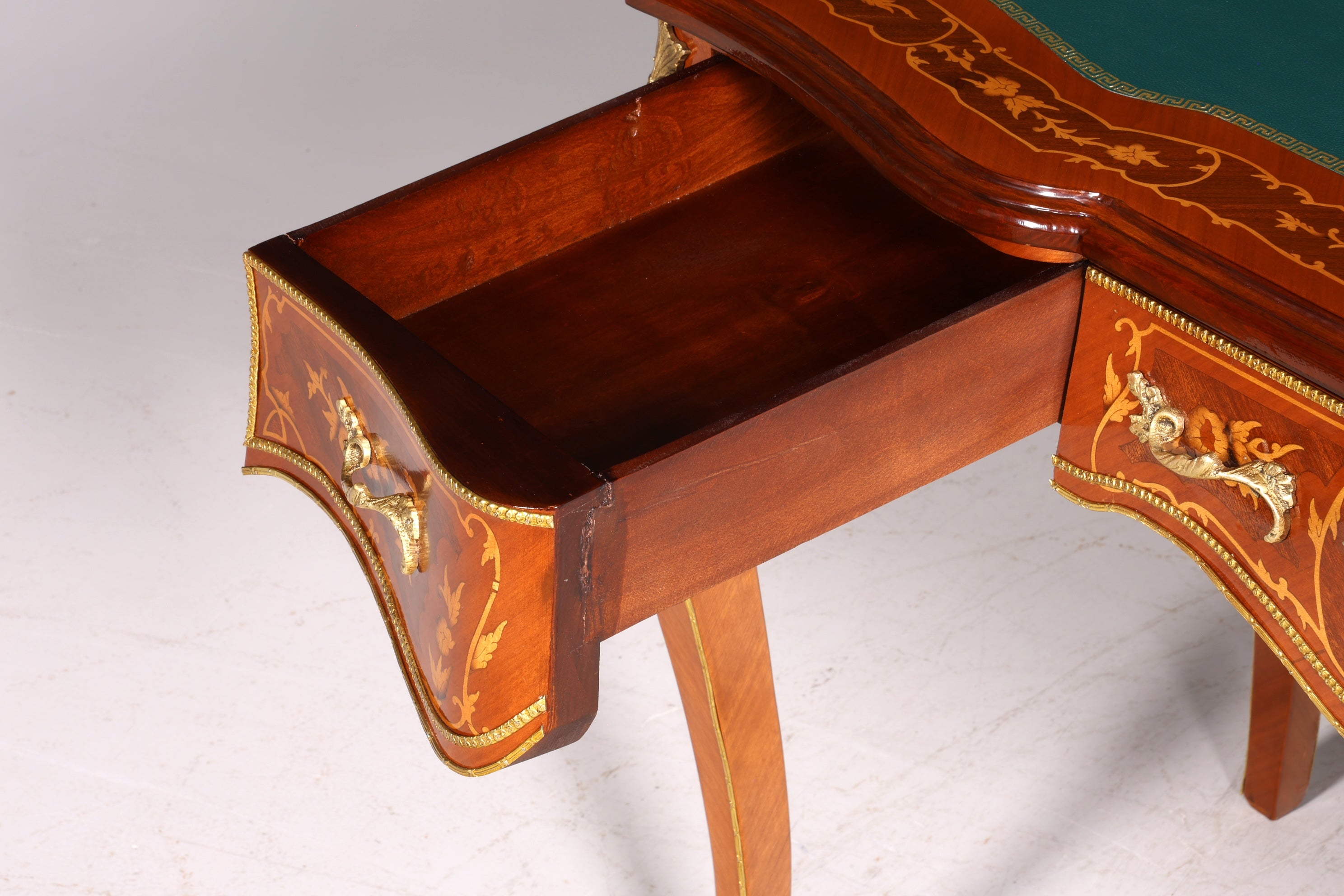 Magnifique bureau de style Louis XV, bureau de bureau français, table de bureau de style ancien