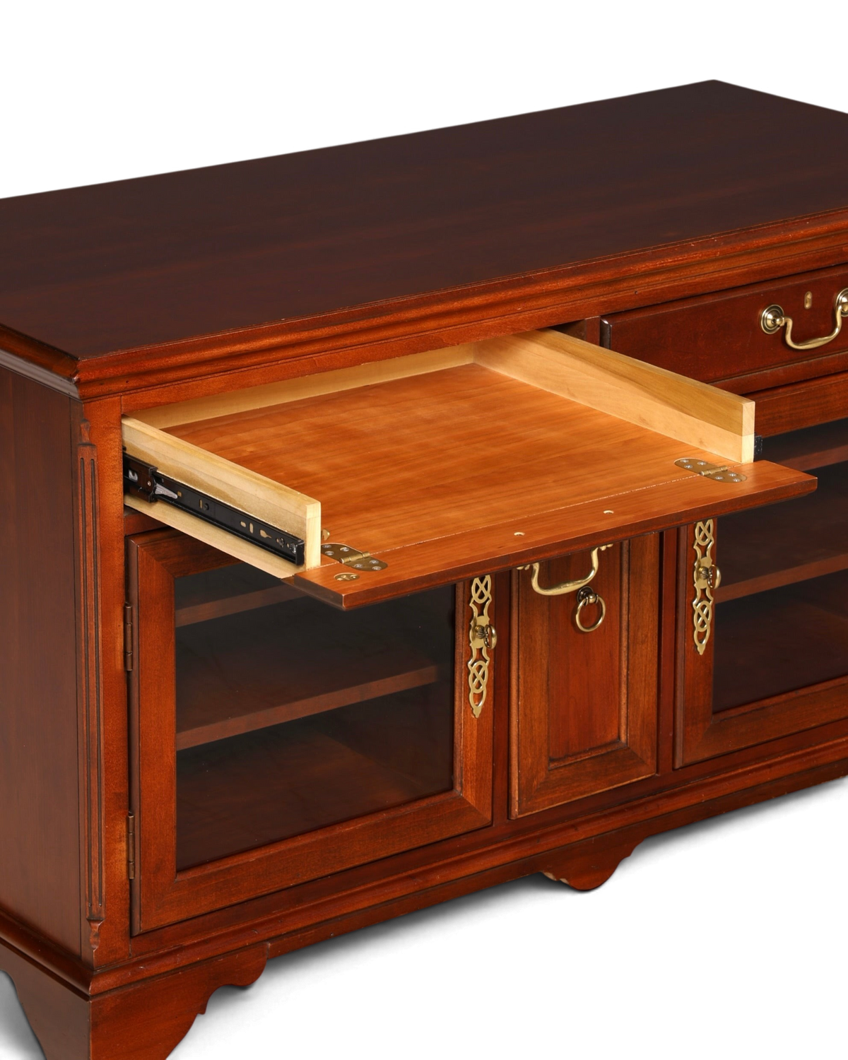 Hauptstadt Möblerei Sideboard aus dunklem Holz mit ausziehbarer Ablage, Messingbeschlägen und Glastüren
