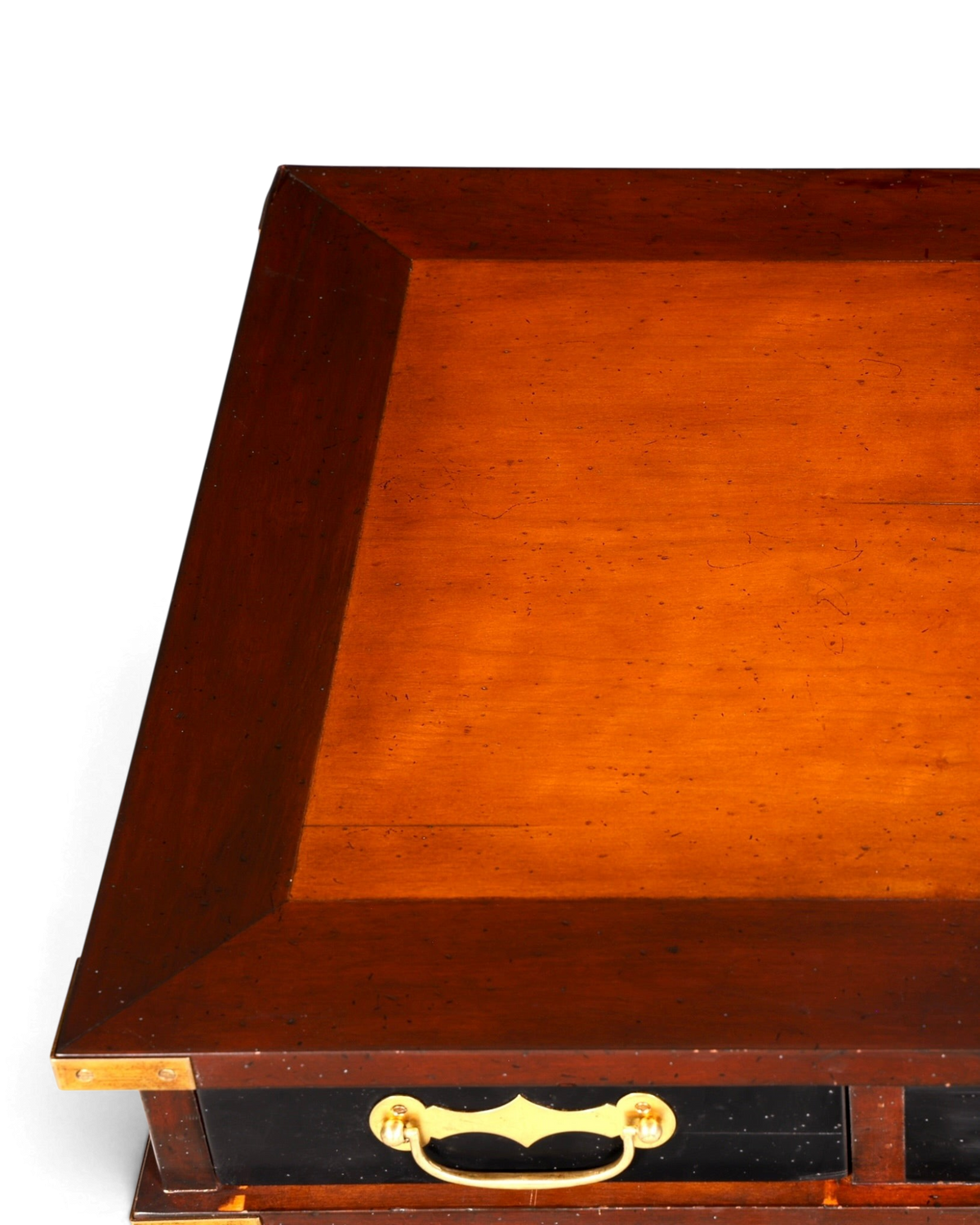 Hauptstadt Möblerei maritimer Schreibtisch im Military Chest Stil aus Holz mit Lederauflage und Messingbeschlägen