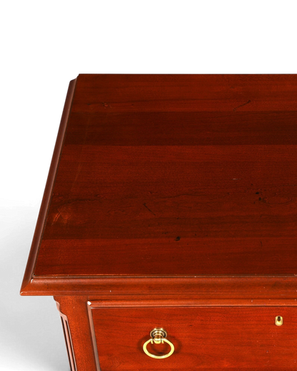 Hauptstadt Möblerei Drexel Heritage Kommode aus massivem dunklem Holz im klassischen amerikanischen Antik-Stil