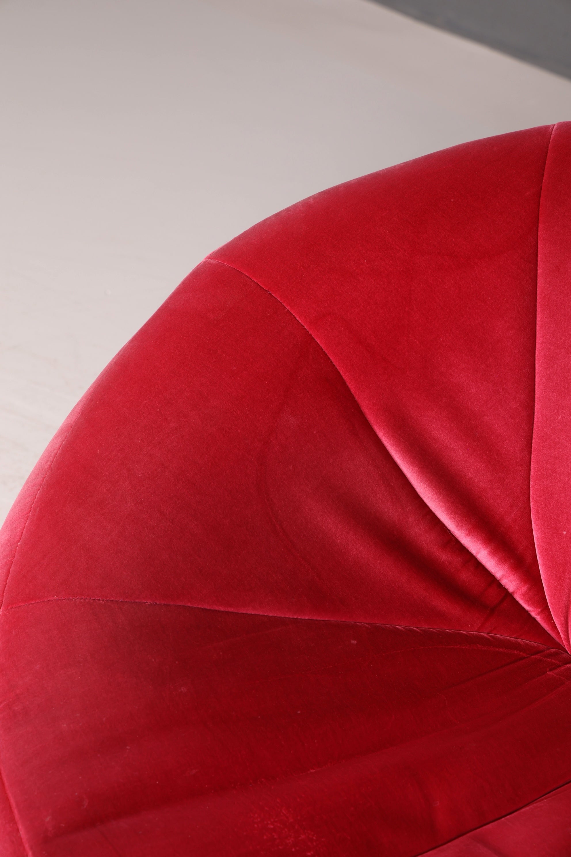 Edler Ligne Roset Pumpkin Sessel mit Hocker Pink Samt Designer Loungesessel Pierre Paulin Pouf Vintage