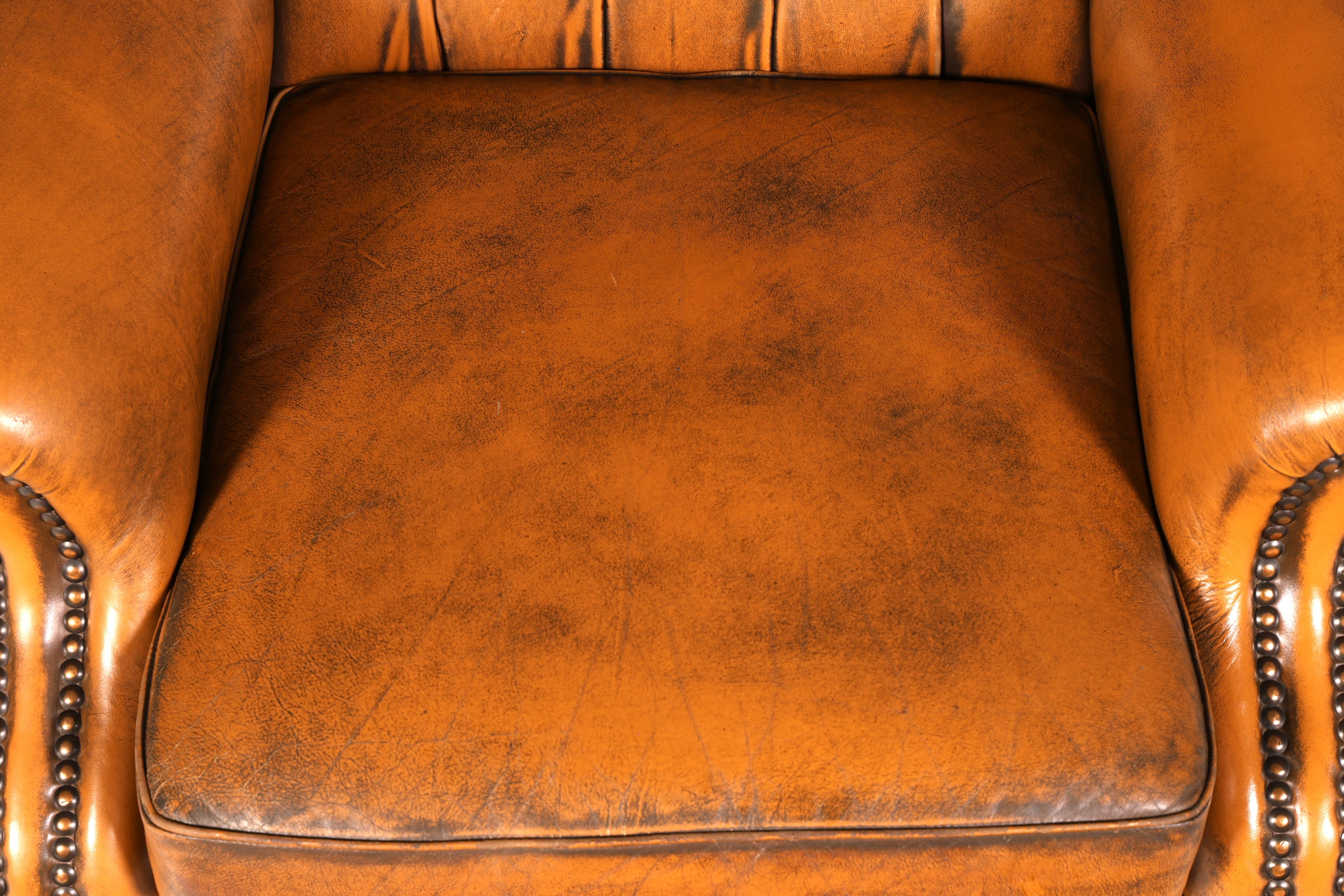 Magnifique fauteuil à oreilles Chesterfield original en cuir véritable anglais, fauteuil de maître, fauteuil relax inclinable, vintage