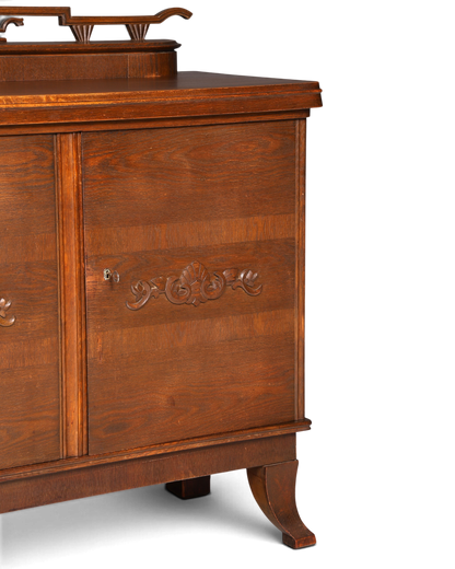 Hauptstadt Möblerei Jugendstil Sideboard aus massiver Eiche mit dekorativen Schnitzereien und antikem Charme