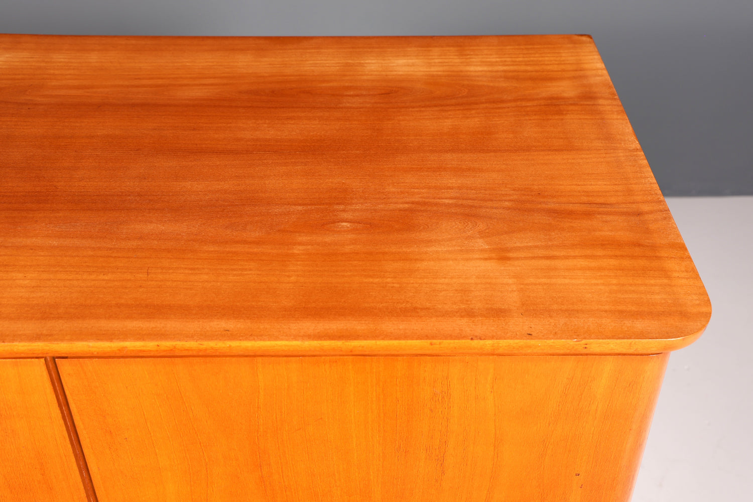 Magnifique meuble de style mid-century, armoire à linge des années 1960, classeur, commode