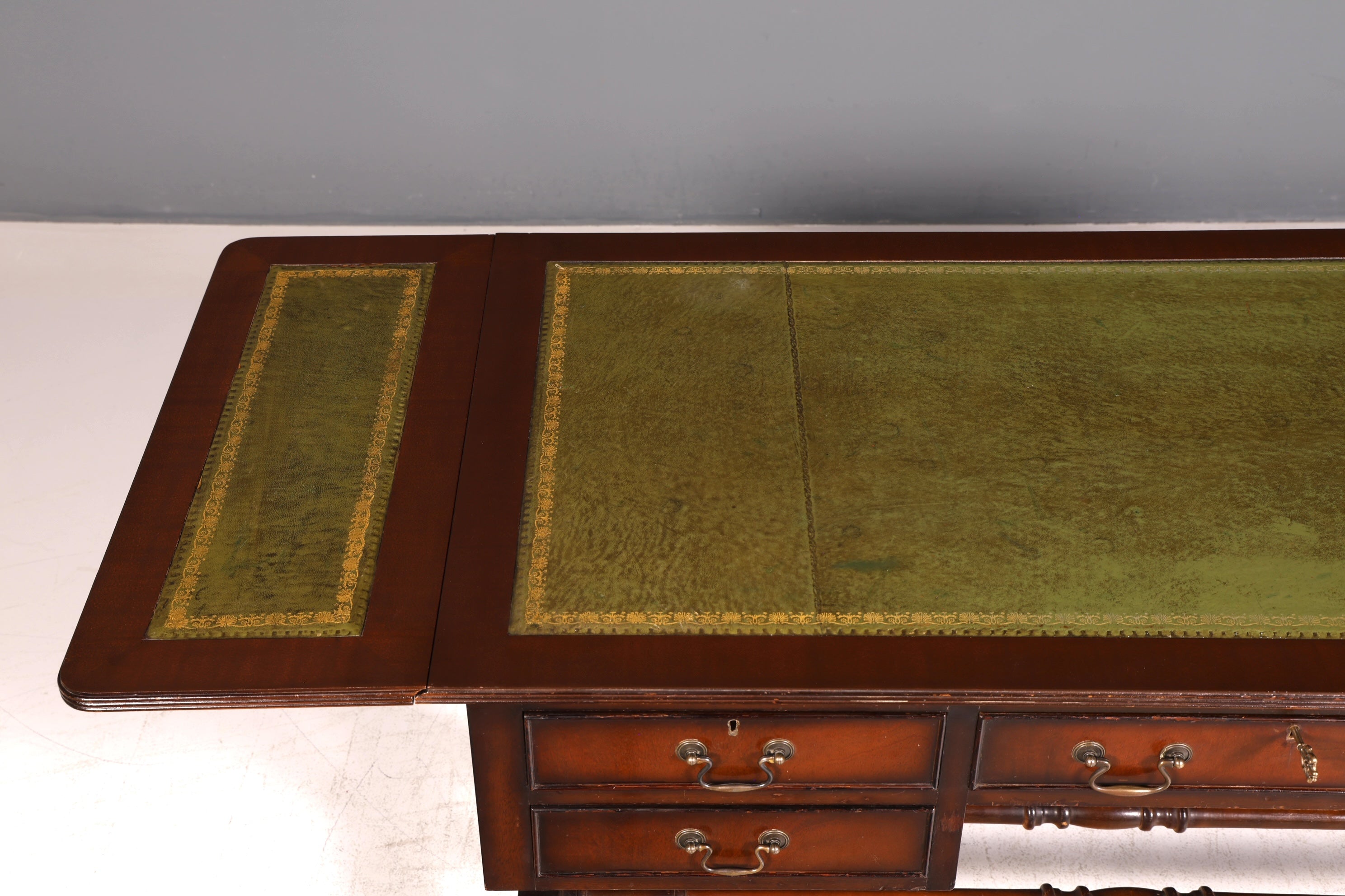 Magnifique bureau anglais Regency pliant avec dessus en cuir véritable, acajou, bureau des années 60