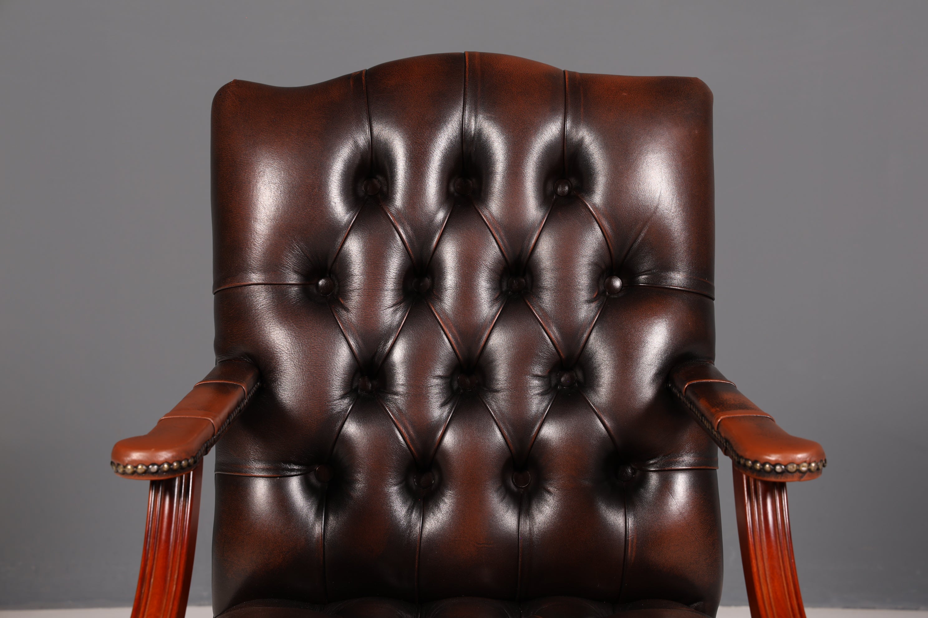 Wunderschöner Original Chesterfield Armlehnstuhl Braun Echt Leder Englisch Herrensessel Schreibtischstuhl Bürostuhl Antik