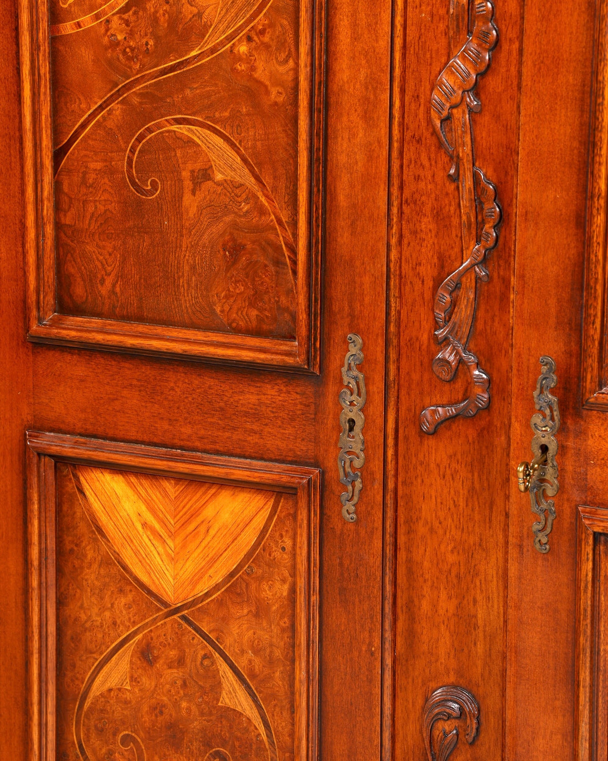 Magnifique armoire de style baroque, armoire-penderie baroque avec marqueterie en bois massif, armoire de vestibule