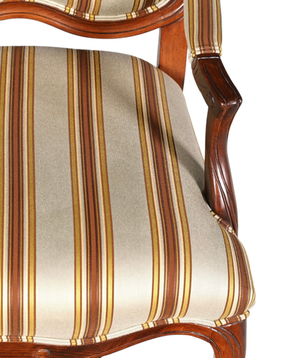 Hauptstadt Möblerei Drexel Heritage Monica Chair Armlehnsessel mit gestreiftem Stoffbezug und dunklem Holzrahmen