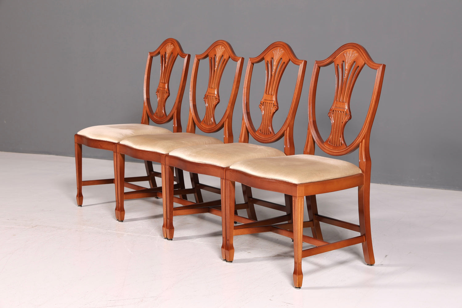 Ensemble élégant de 4 chaises anglaises style Hepplewhite, chaises de salle à manger anciennes, chaises de cuisine, ensemble de chaises vintage  