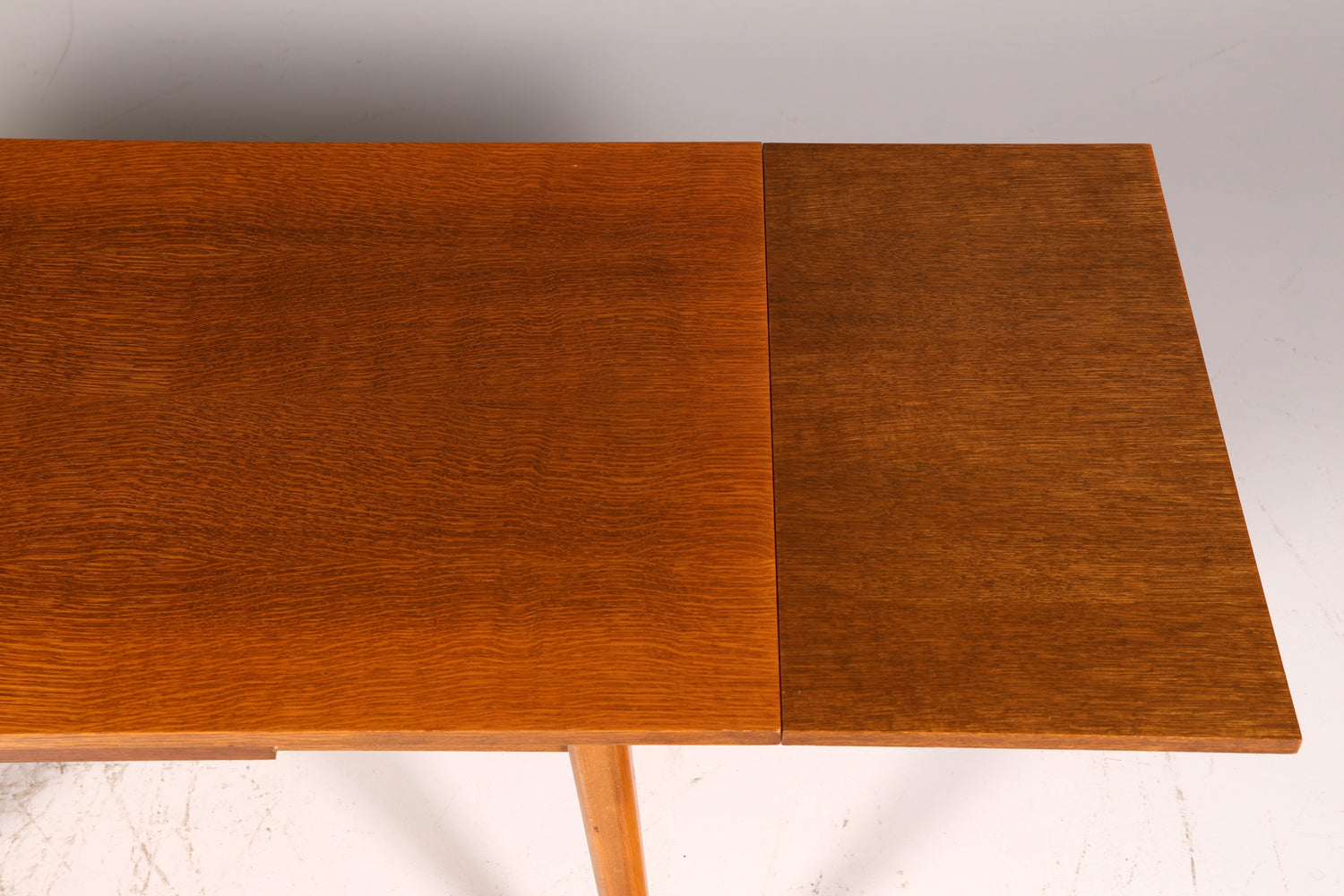 Magnifique table de cuisine du milieu du siècle, table vintage extensible et réglable en hauteur, table à manger en bois des années 60