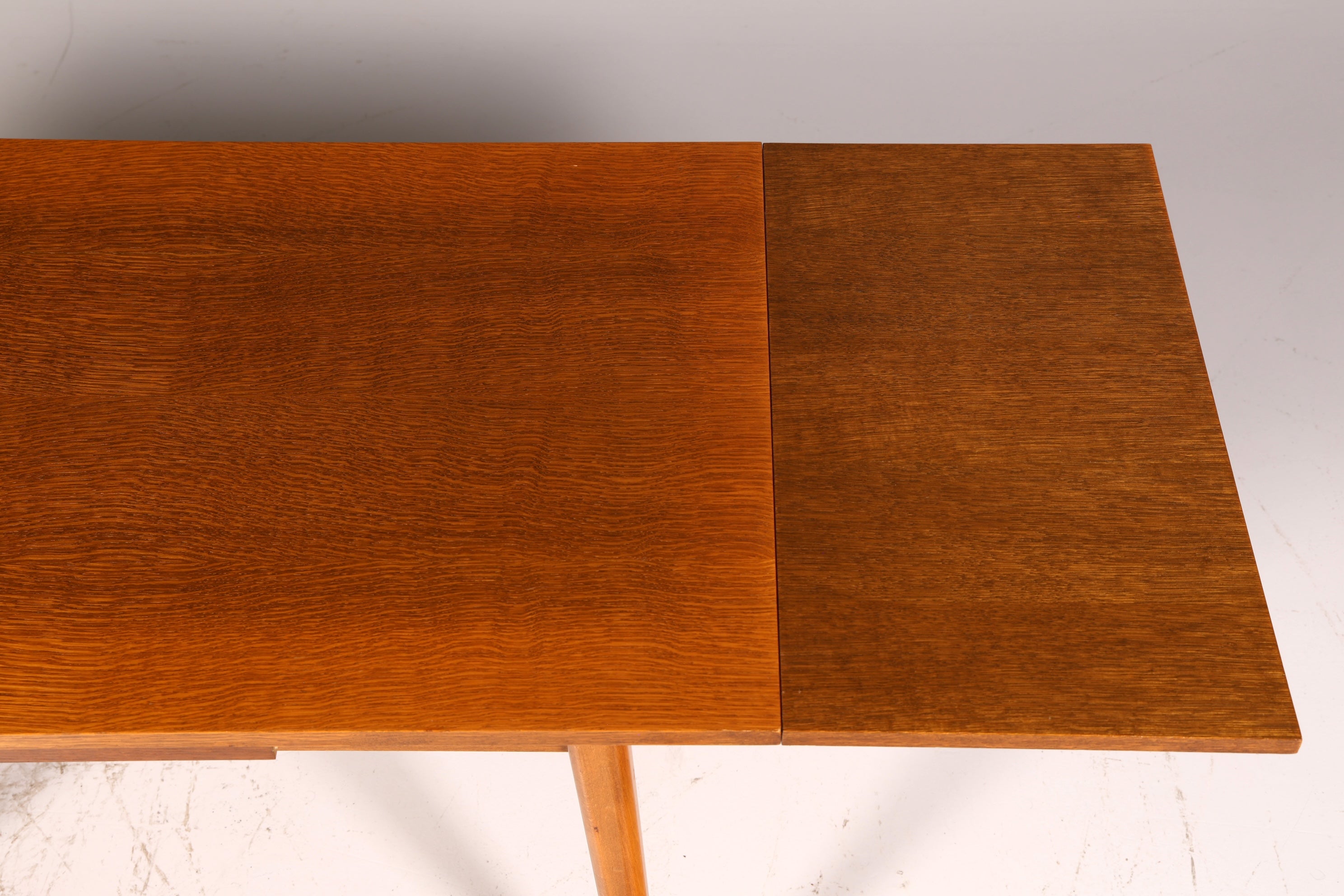 Magnifique table de cuisine du milieu du siècle, table vintage extensible et réglable en hauteur, table à manger en bois des années 60