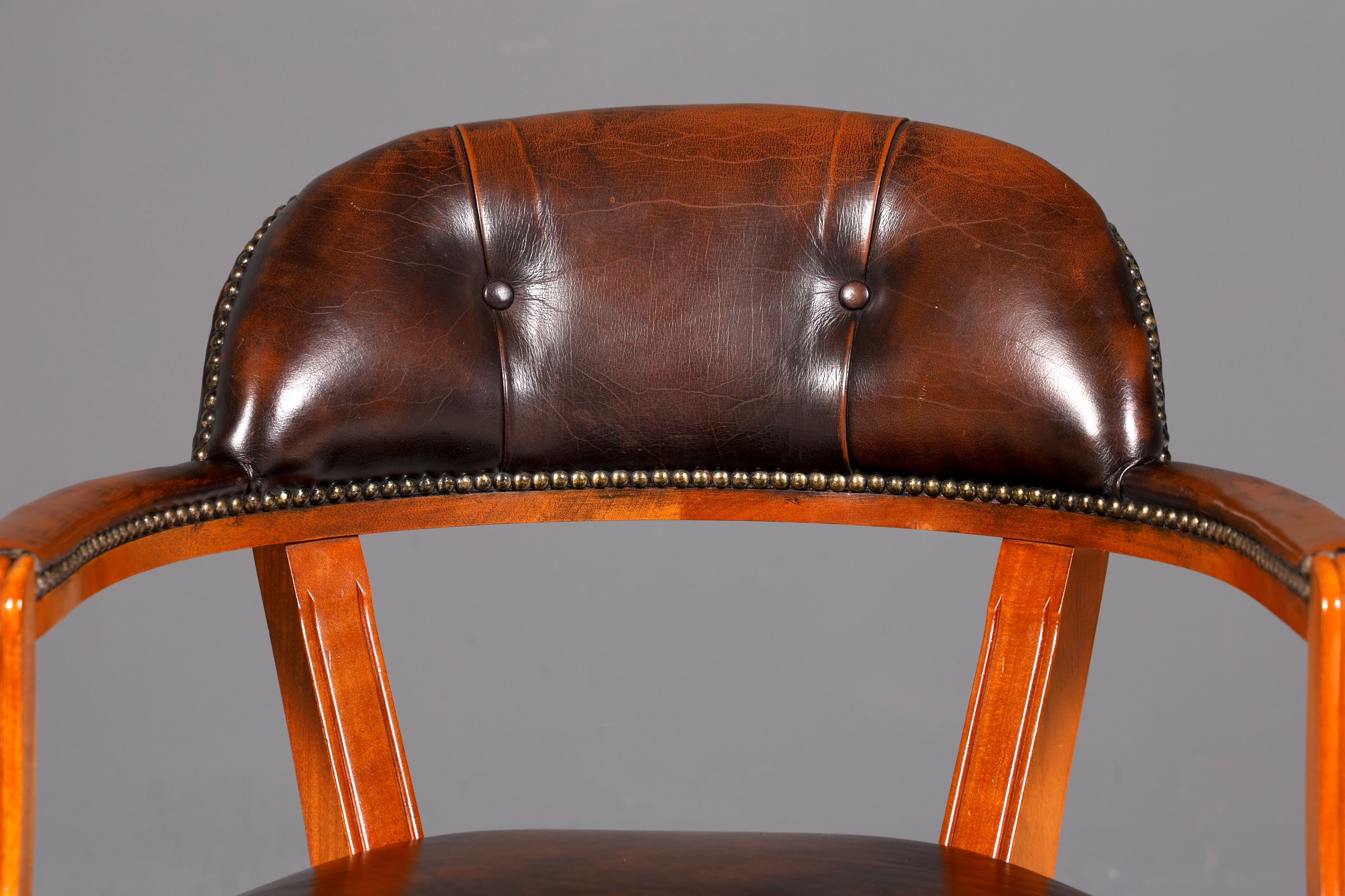 Wunderschöner Chesterfield Armlehnstuhl Braun Echt Leder Englisch Bürostuhl Schreibtischstuhl Sekretär Stuhl Court Chair 3 von 4