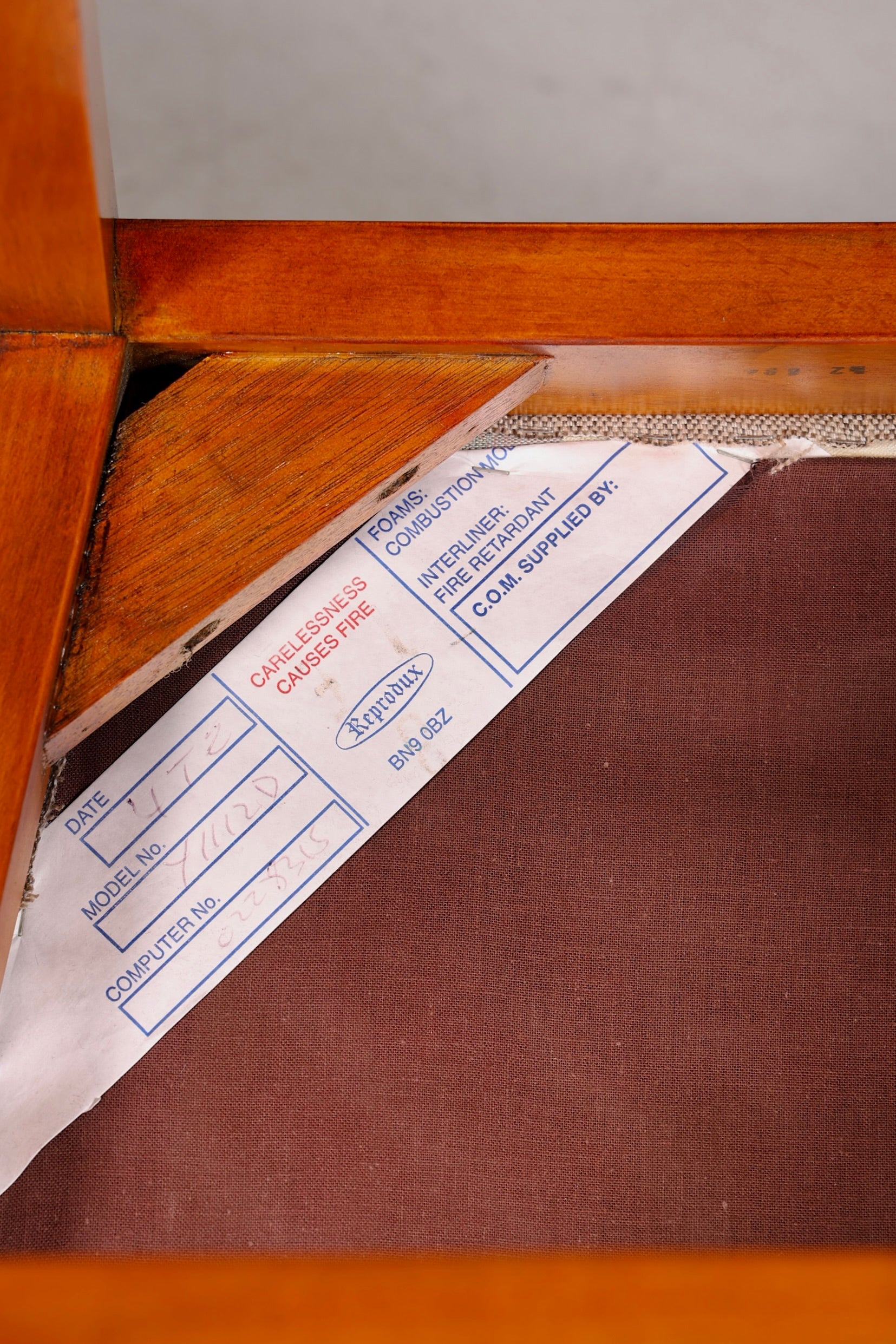 Wunderschöner Bevan Funell Stuhl Armlehnstuhl Englischer Eibe Reprodux Antik Sekretär Stuhl UK Polsterstuhl 1 von 2