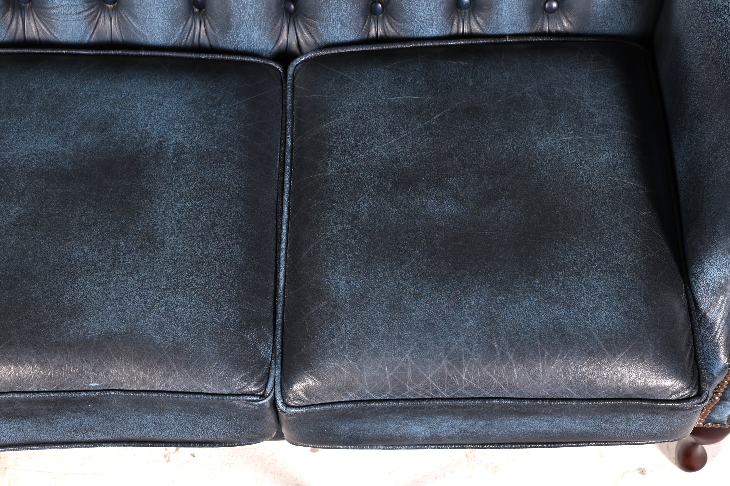 Wunderschönes Original Chesterfield 3-Sitzer Sofa Queen Anne Blau Englische Leder Couch England Polstersofa
