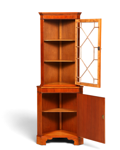 Hauptstadt Möblerei englische Eckvitrine aus Eibenholz mit Sprossentür und zwei Ebenen im Vintage-Stil