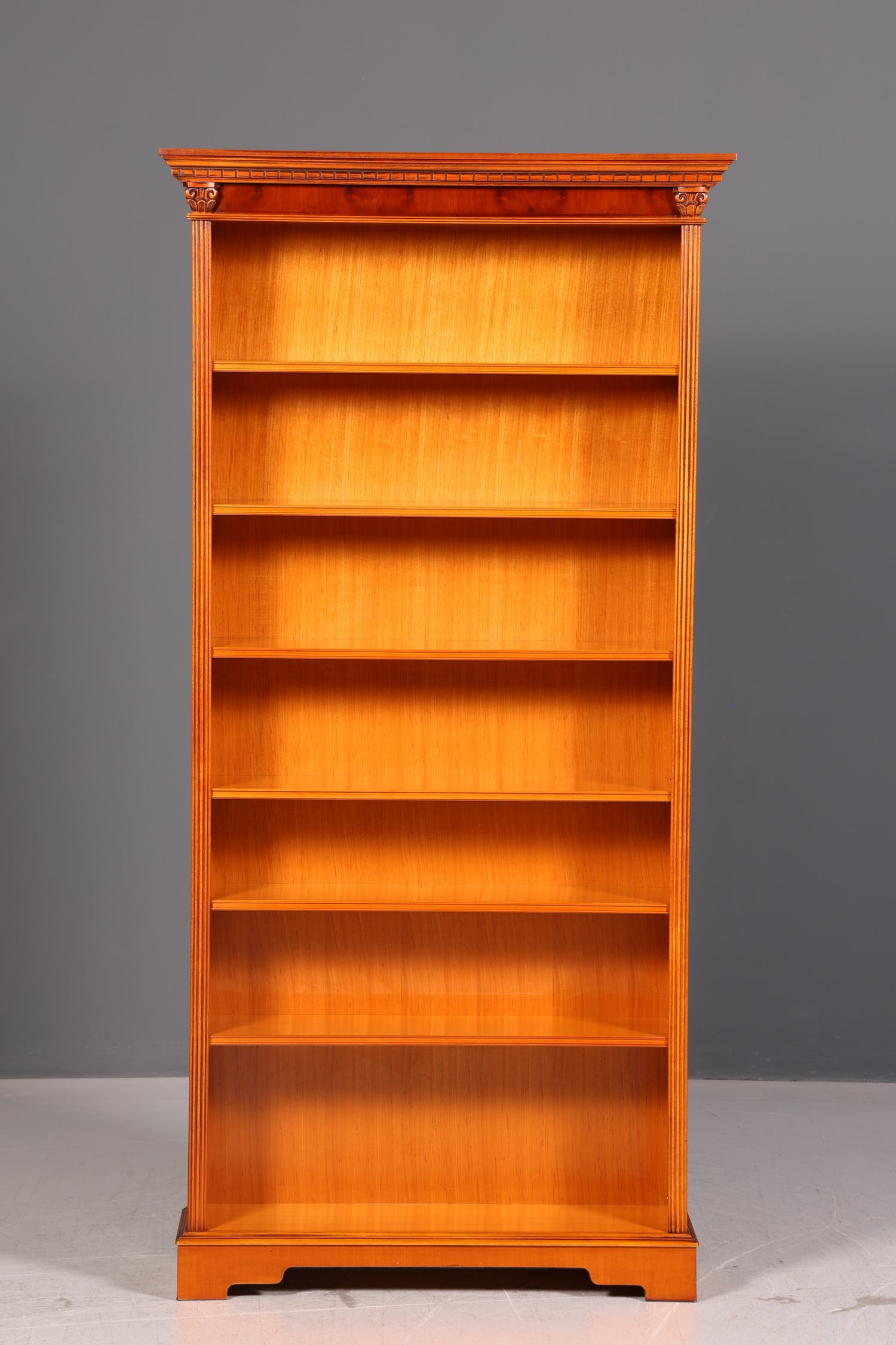 Wunderschönes Englisches Bücherregal Eibe Regal Bookshelf Buchablage Massivholz Antik Vintage