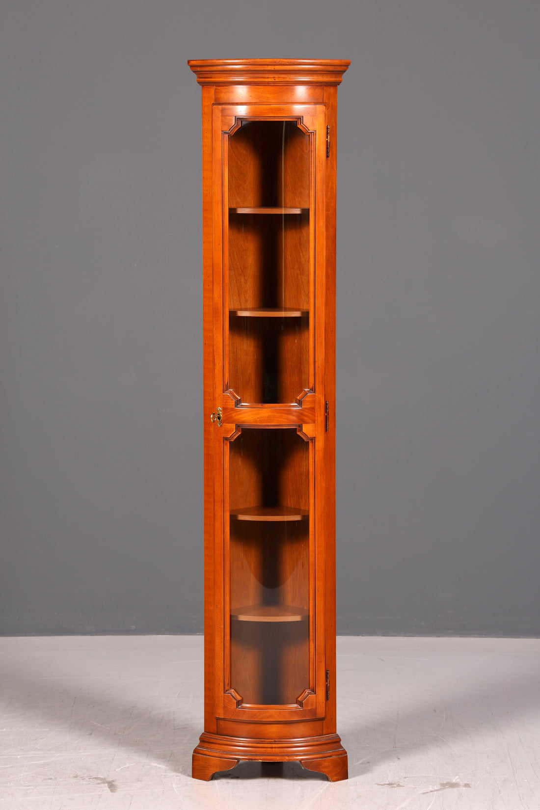 Wunderschöne Eckvitrine der Marke Selva Eckschrank Glasvitrine Vitrine Echt Holz Antik Vintage