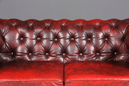 Magnifique canapé Chesterfield original 2 places, cuir anglais bordeaux, 1 sur 2