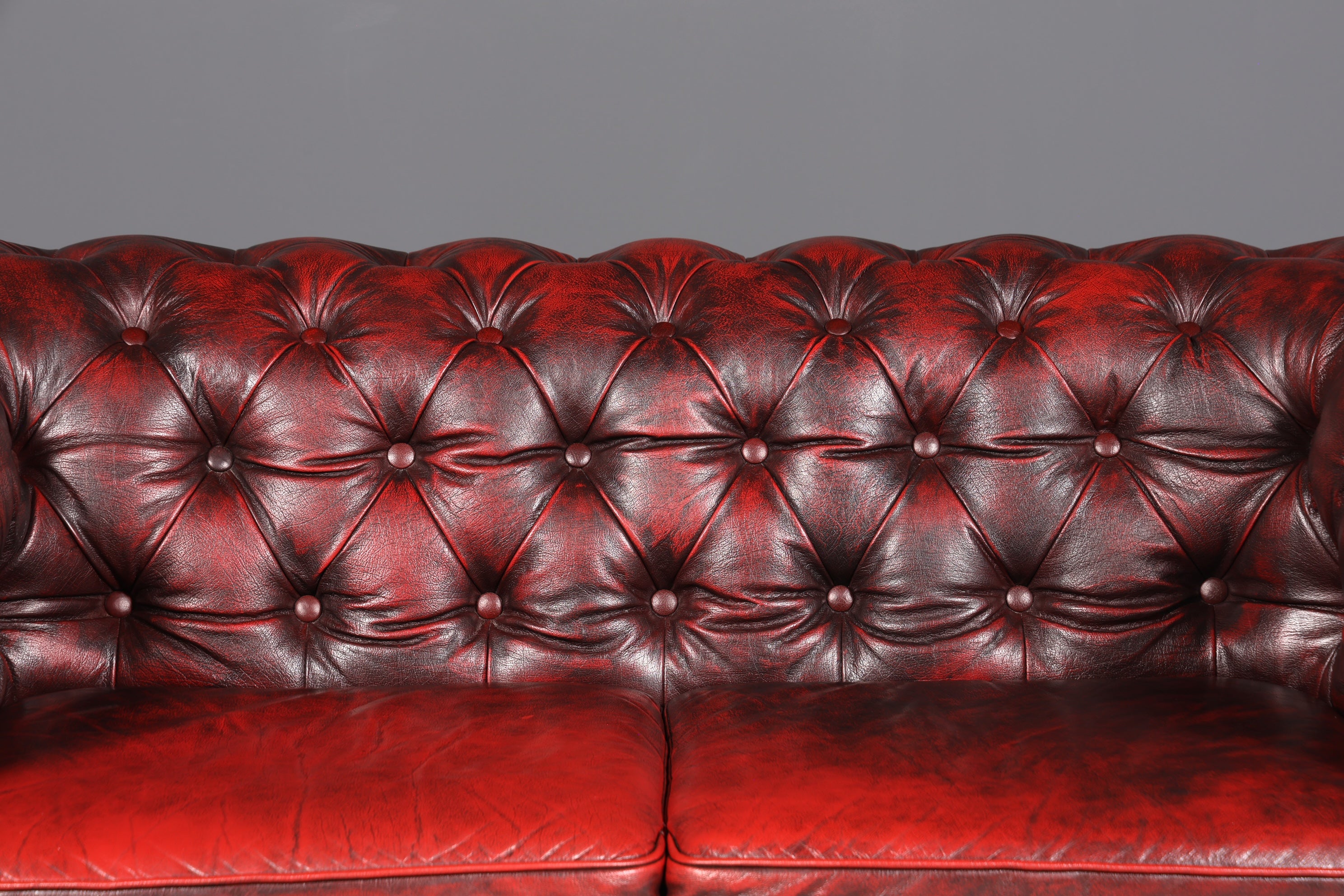 Magnifique canapé Chesterfield original 2 places, style anglais, cuir bordeaux, 2 places, 2 sur 2